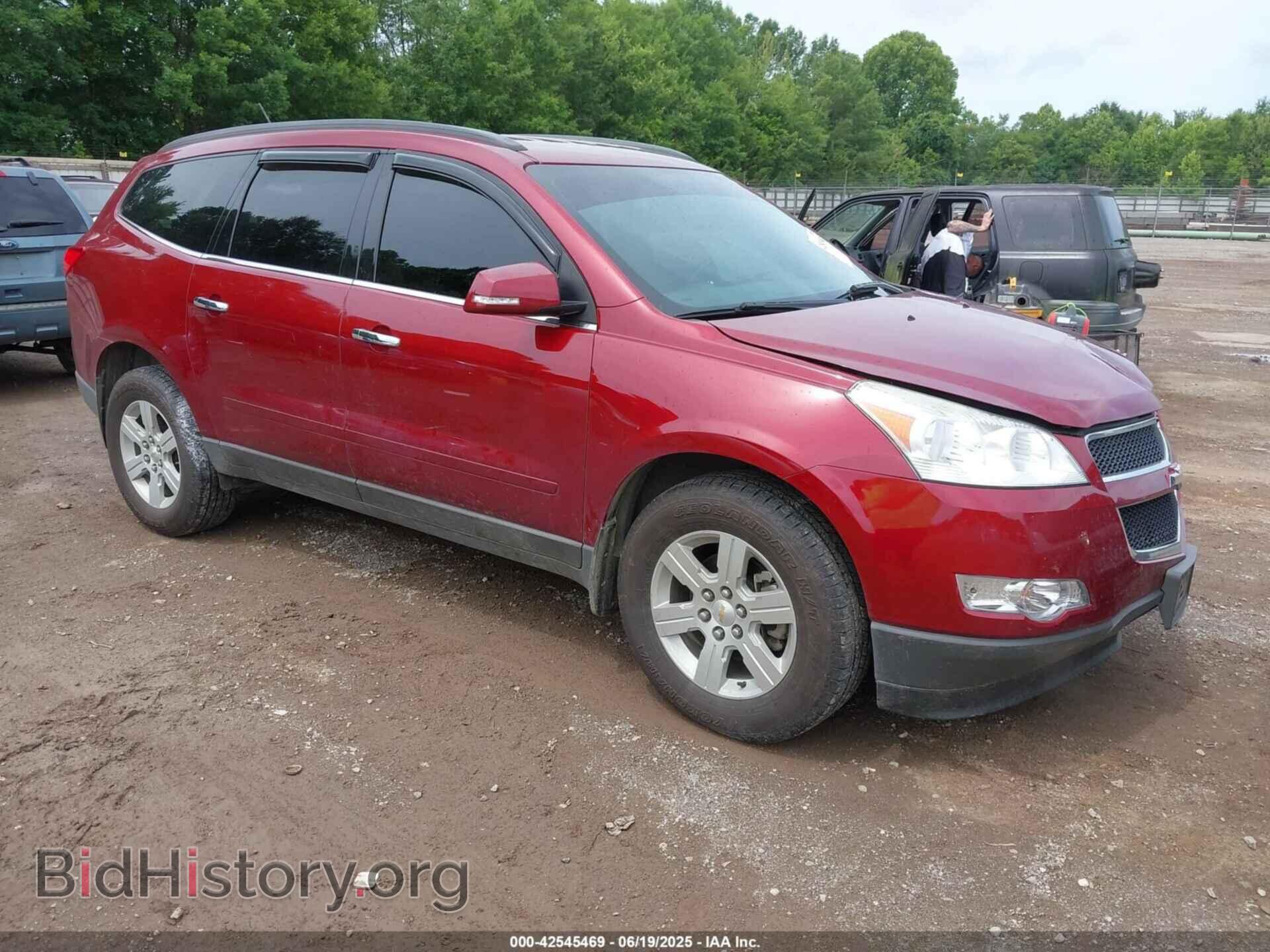 Фотография 1GNKRGED2BJ176555 - CHEVROLET TRAVERSE 2011