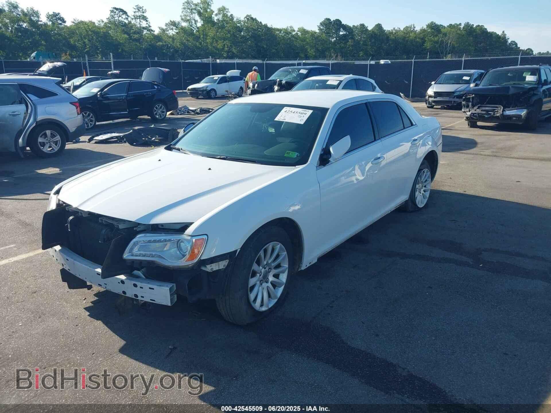 2014 CHRYSLER 300 - VIN: 2C3CCAAG3EH217765 - Фото 2