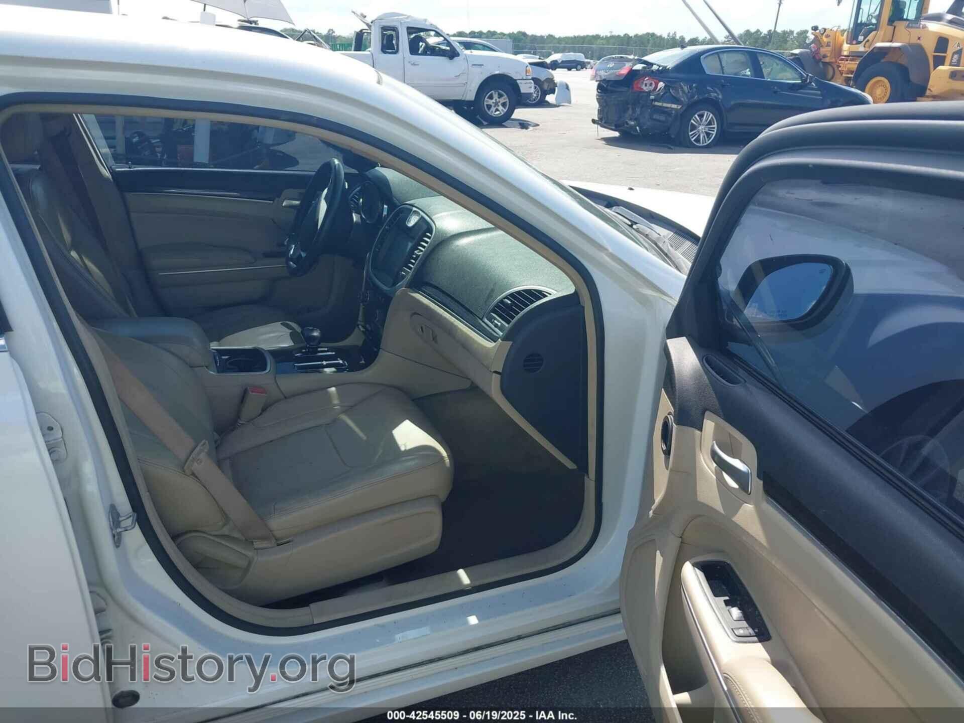 2014 CHRYSLER 300 - VIN: 2C3CCAAG3EH217765 - Фото 5