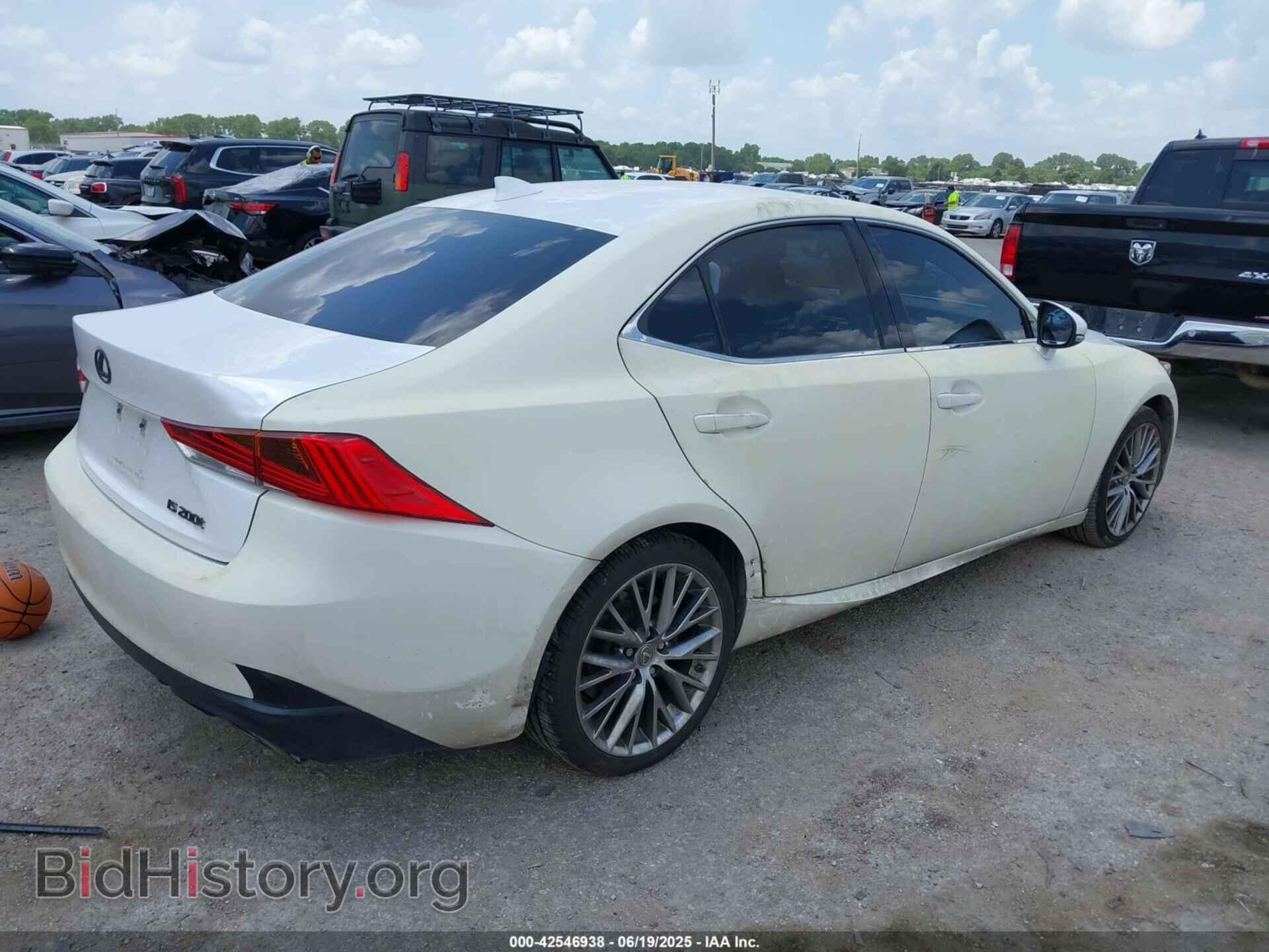 2017 LEXUS IS 200T - VIN: JTHBA1D26H5053094 - Фото 4