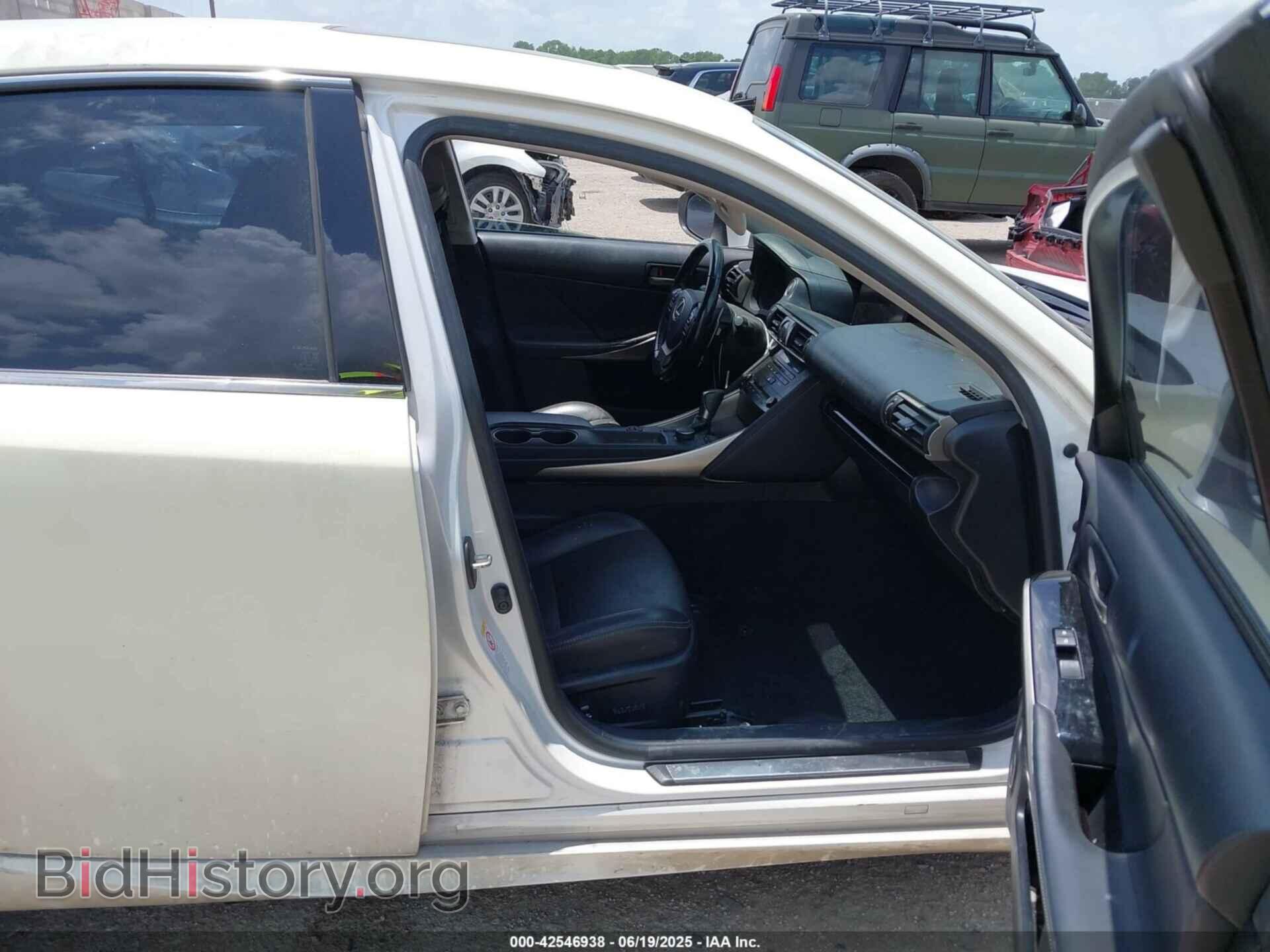 2017 LEXUS IS 200T - VIN: JTHBA1D26H5053094 - Фото 5