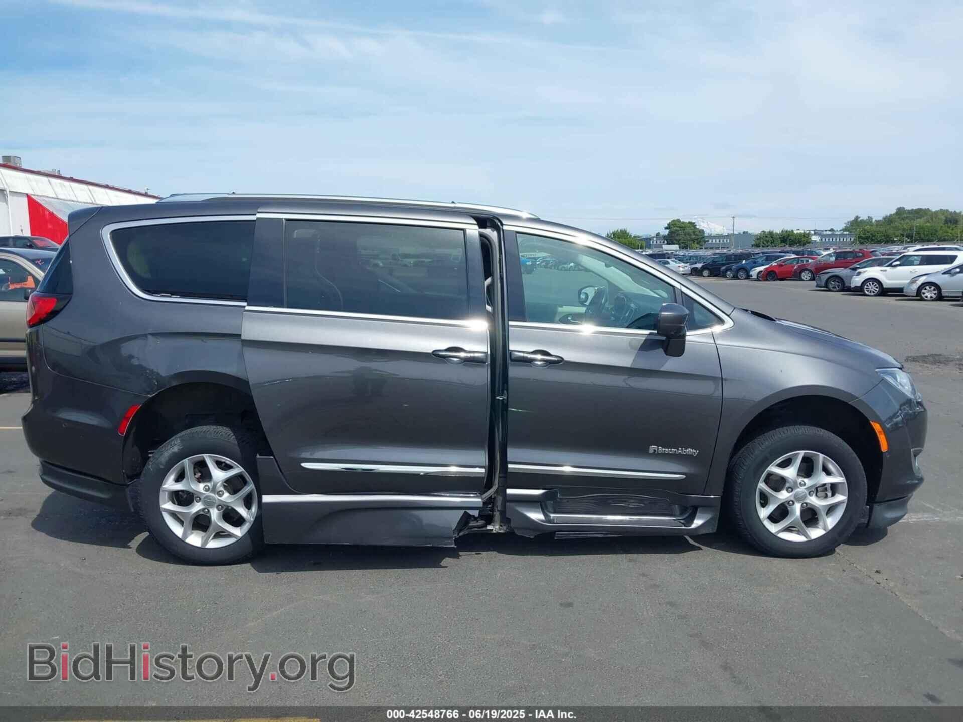 2019 CHRYSLER PACIFICA - VIN: 2C4RC1EG5KR598024 - Фото 13