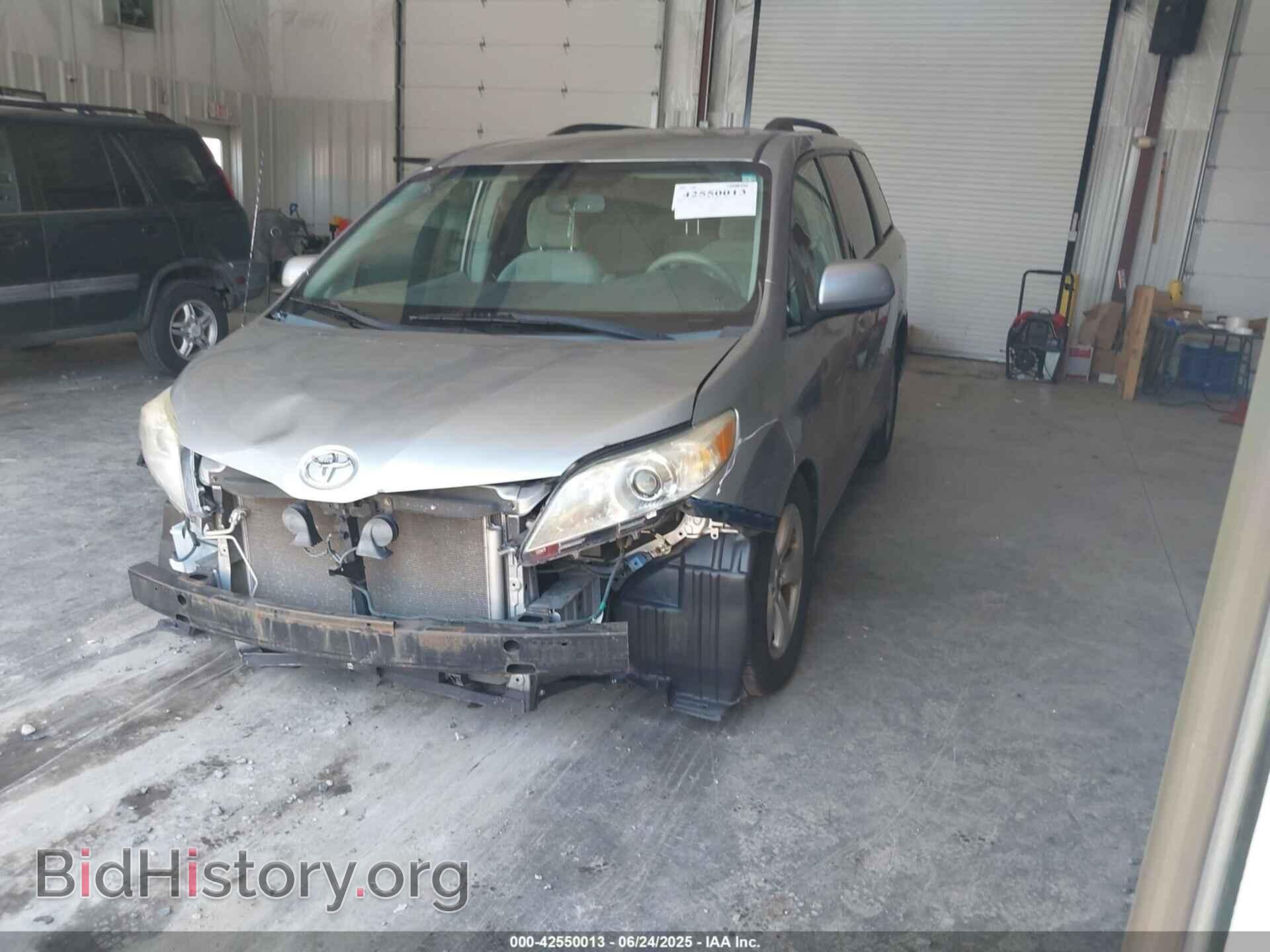 2012 TOYOTA SIENNA - VIN: 5TDKK3DC4CS226830 - Фото 2