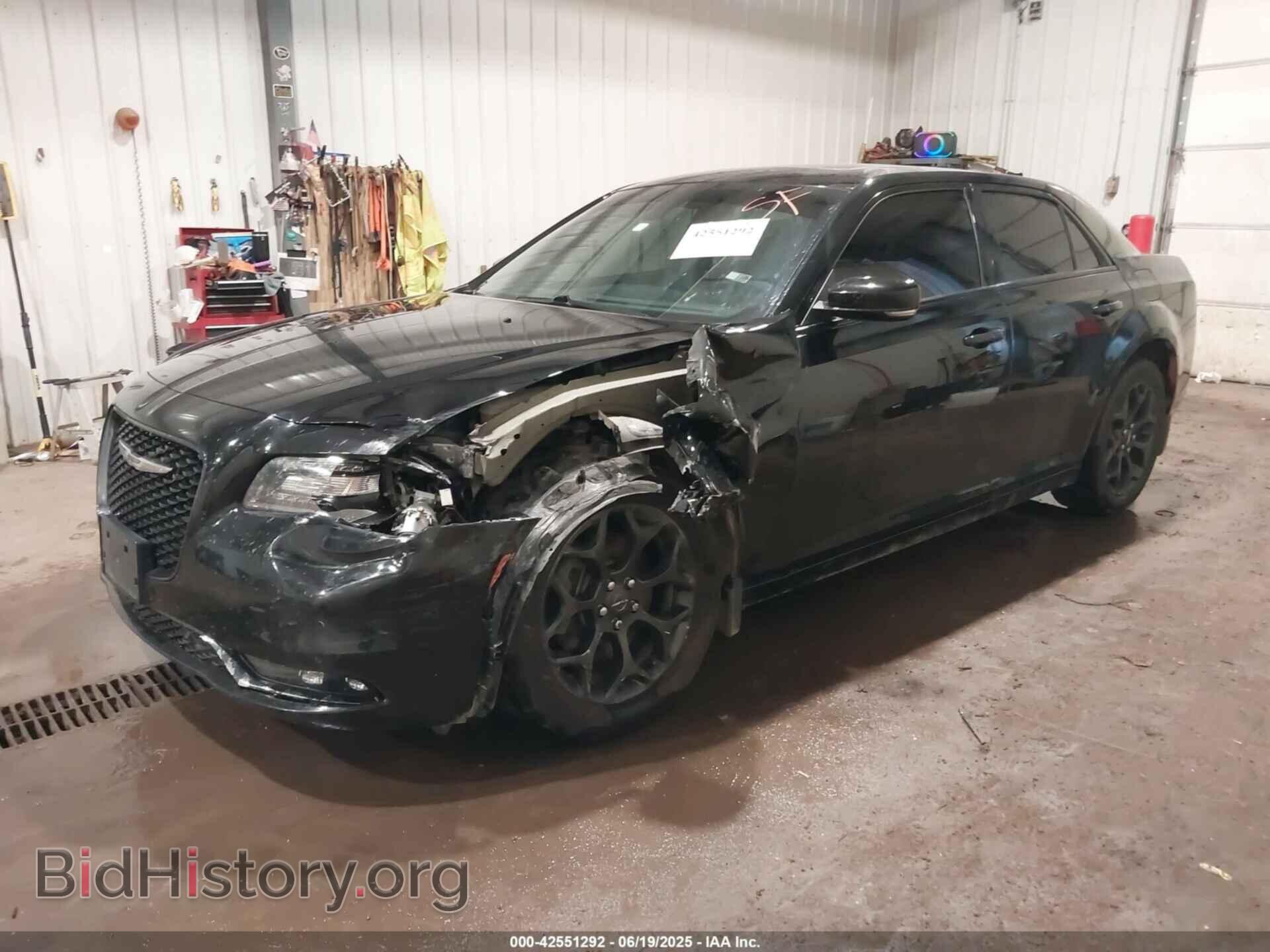 2019 CHRYSLER 300 - VIN: 2C3CCAGG7KH573459 - Фото 2