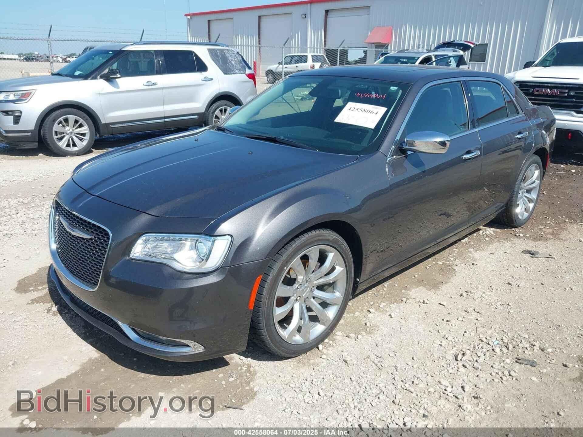 2019 CHRYSLER 300 - VIN: 2C3CCAEG3KH613314 - Фото 2