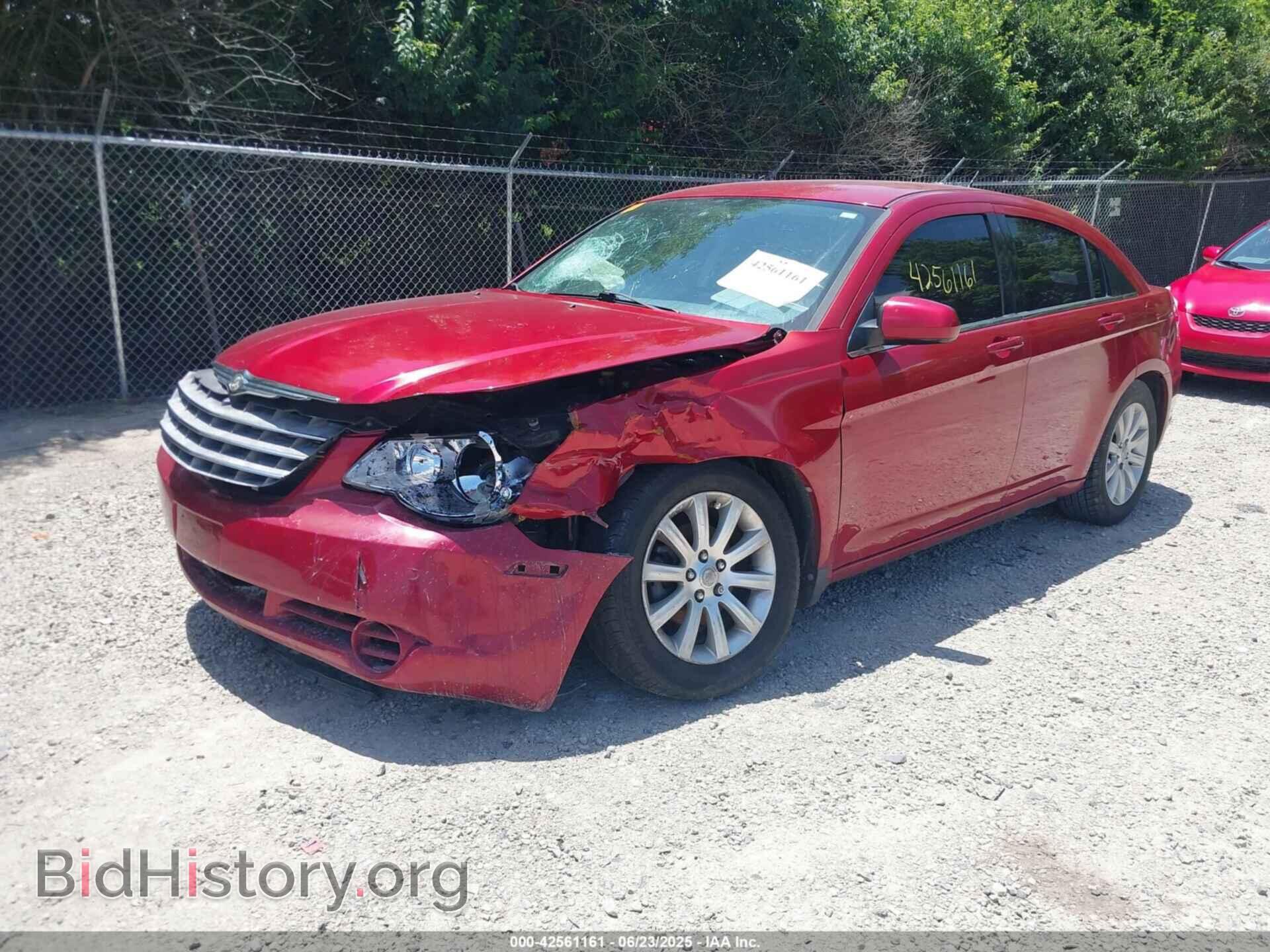 2010 CHRYSLER SEBRING - VIN: 1C3CC5FB8AN133656 - Фото 2