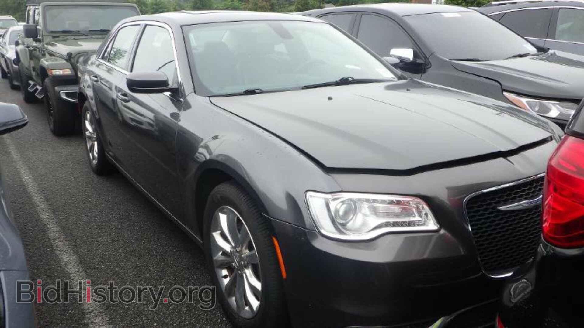 2019 CHRYSLER 300 - VIN: 2C3CCARG7KH578223 - Фото 2