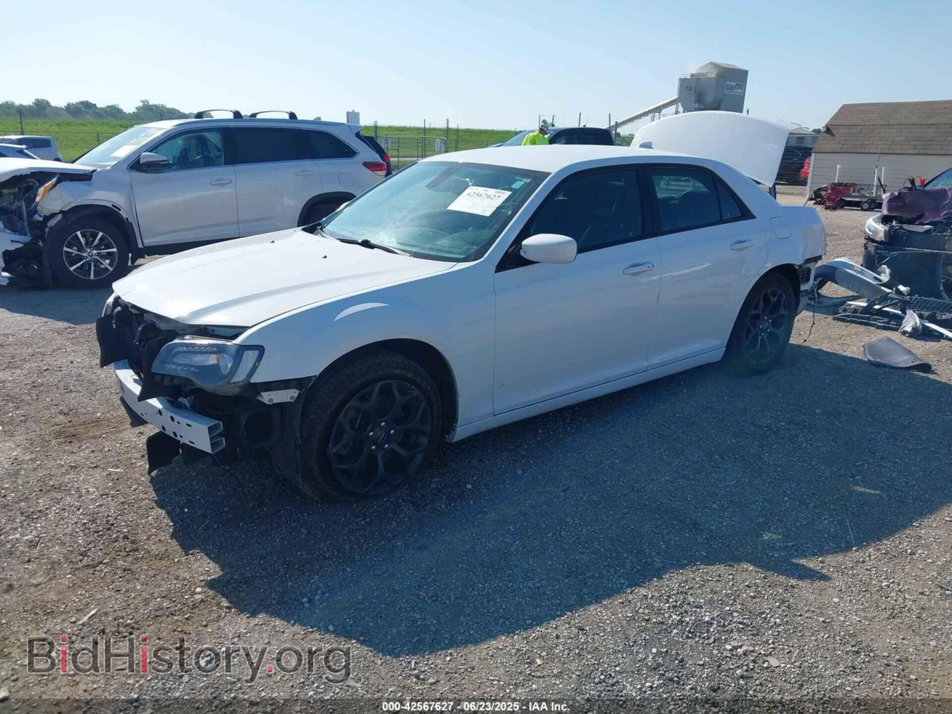 2019 CHRYSLER 300 - VIN: 2C3CCAGG3KH586189 - Фото 2