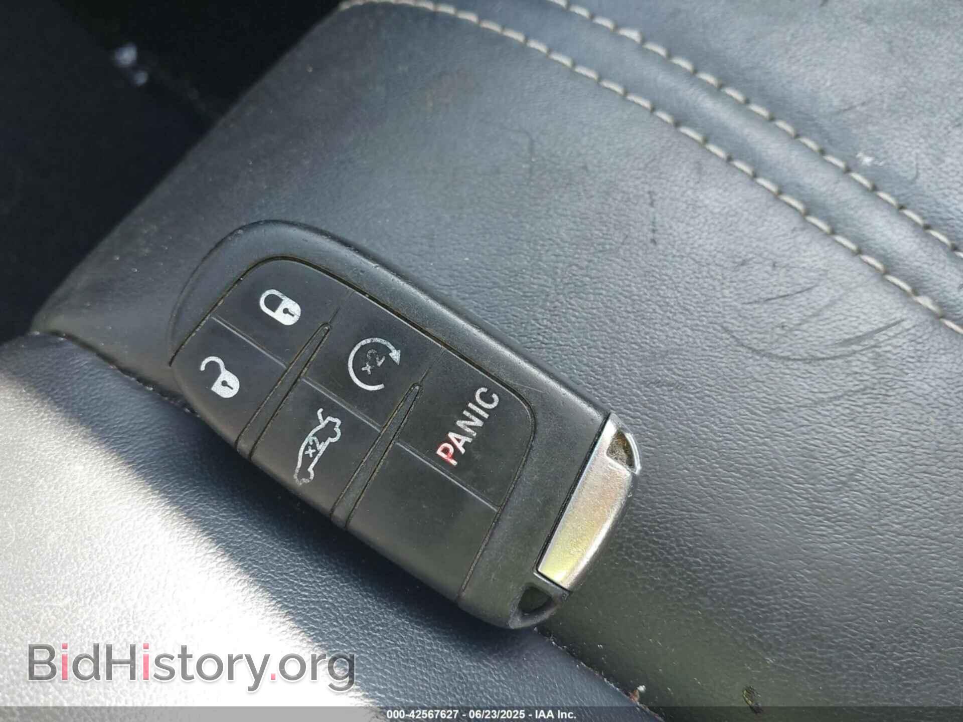 2019 CHRYSLER 300 - VIN: 2C3CCAGG3KH586189 - Фото 11