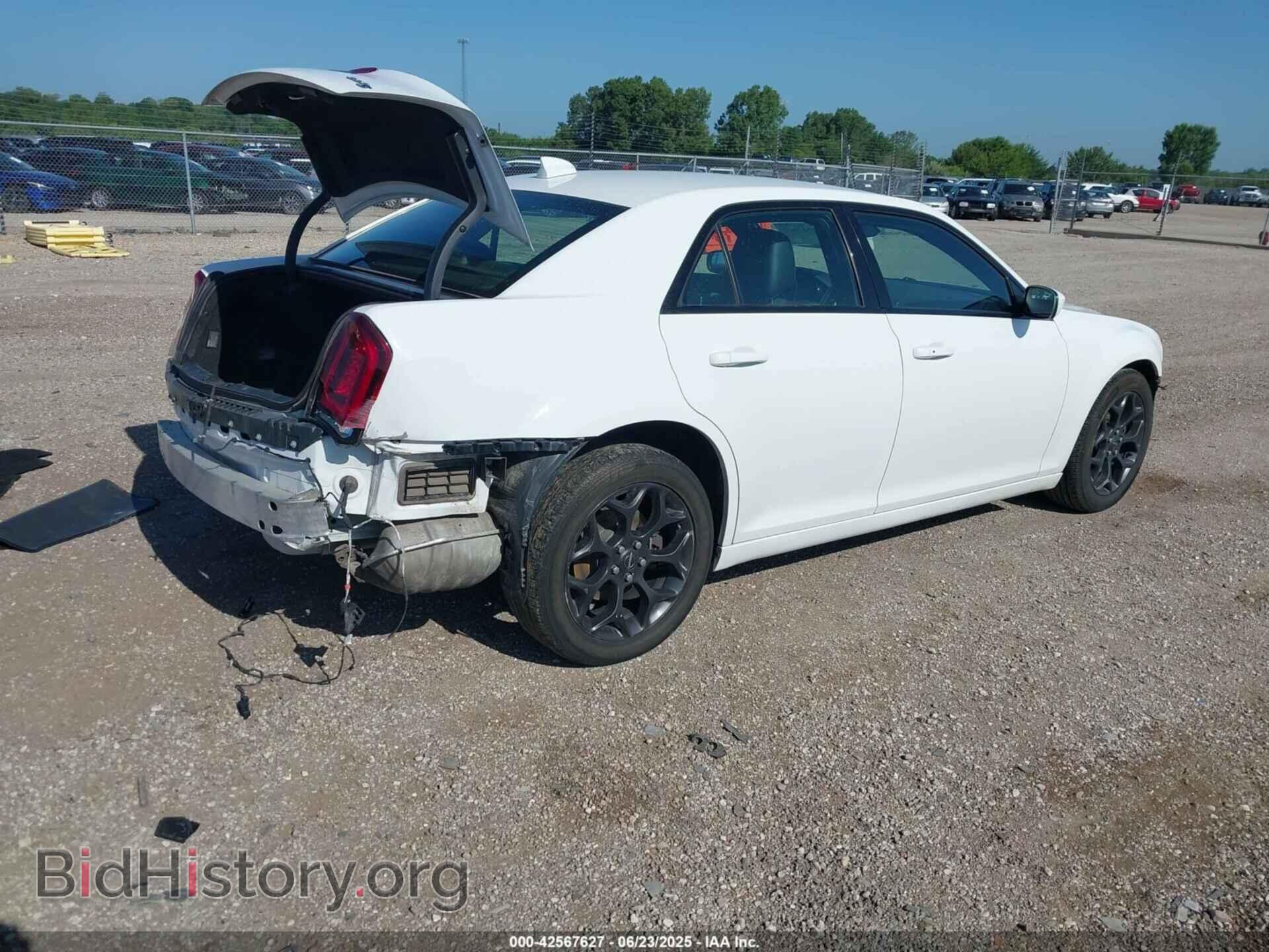 2019 CHRYSLER 300 - VIN: 2C3CCAGG3KH586189 - Фото 4