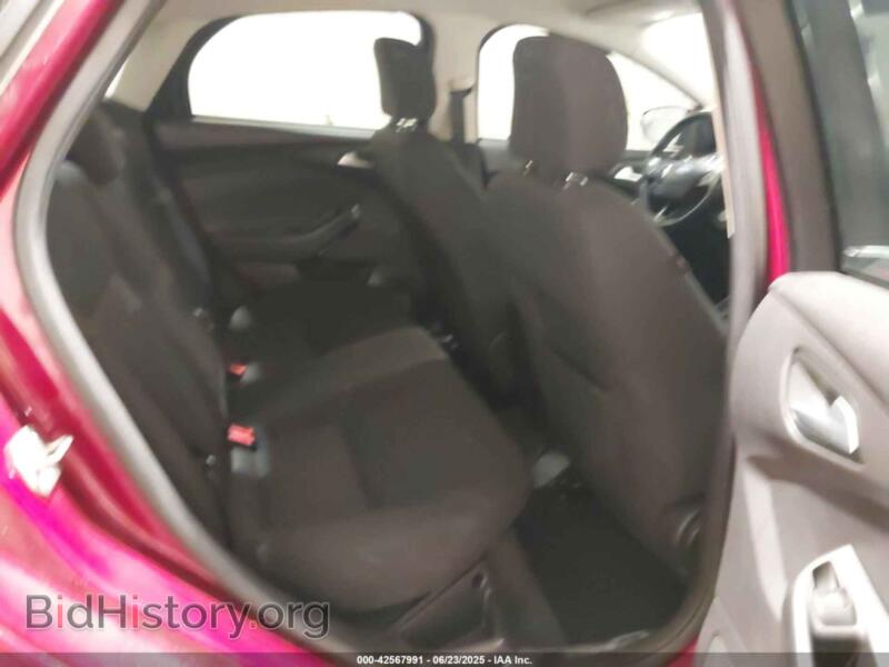 2015 Ford FOCUS (VIN 1FADP3F2XFL210870) — photo 8 of 17