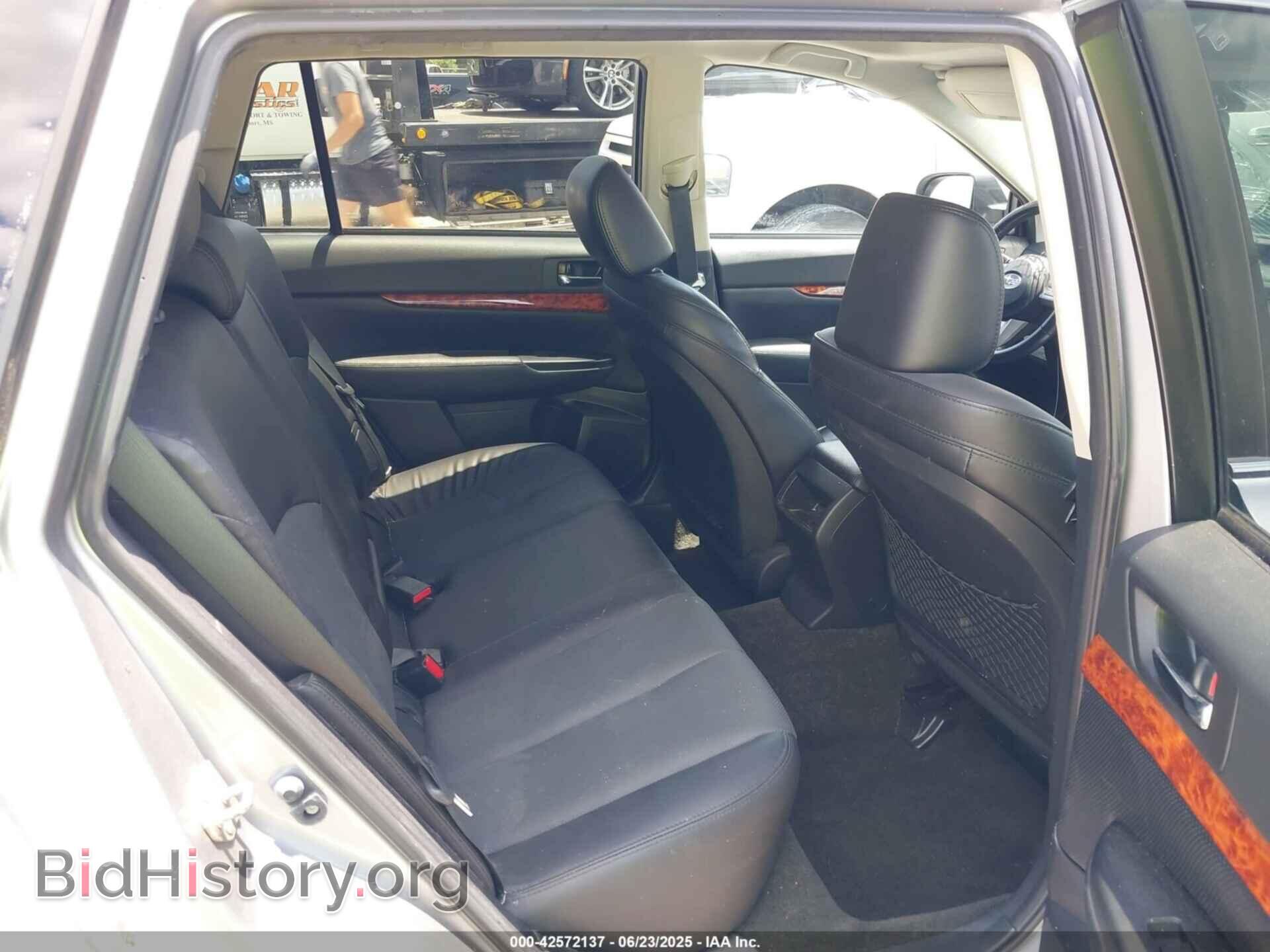 2011 SUBARU OUTBACK - VIN: 4S4BRDLC2B2433821 - Photo 8