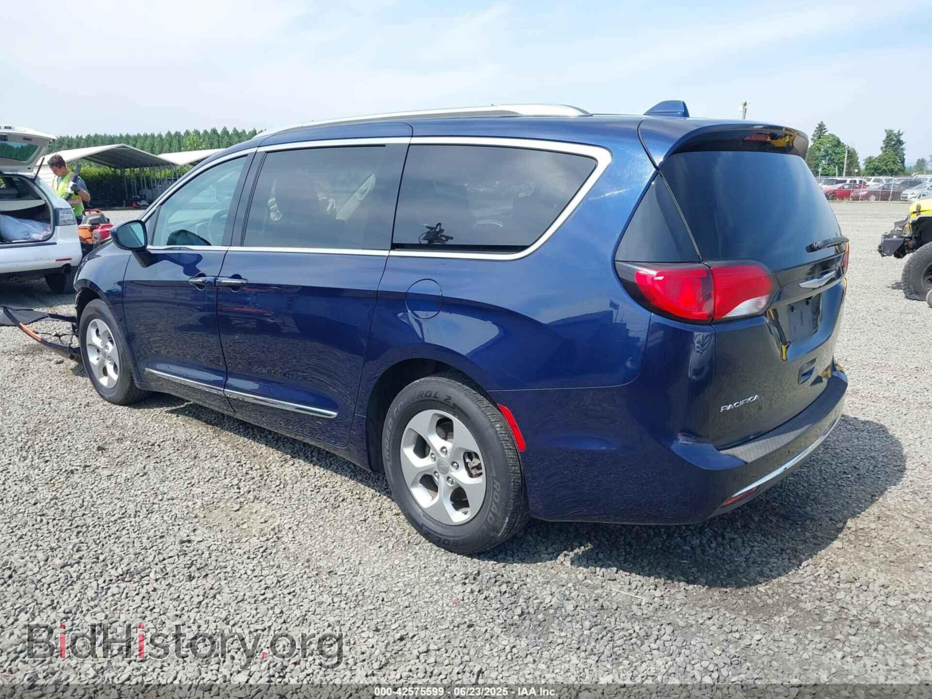 2017 CHRYSLER PACIFICA - VIN: 2C4RC1EG7HR757585 - Фото 3