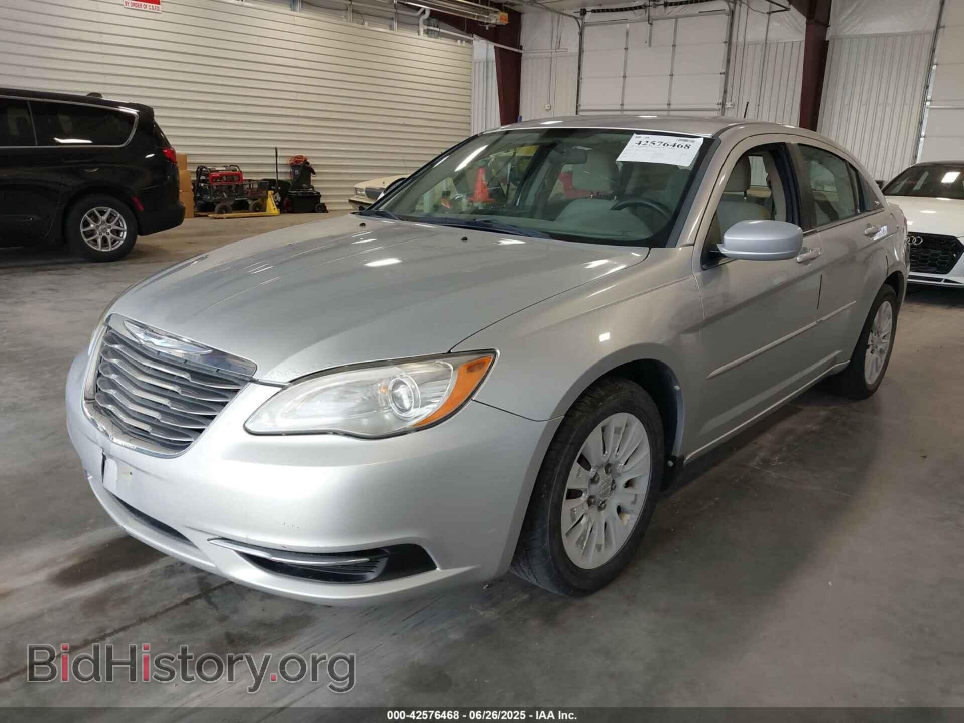 2012 CHRYSLER 200 - VIN: 1C3CCBAB6CN199793 - Фото 2