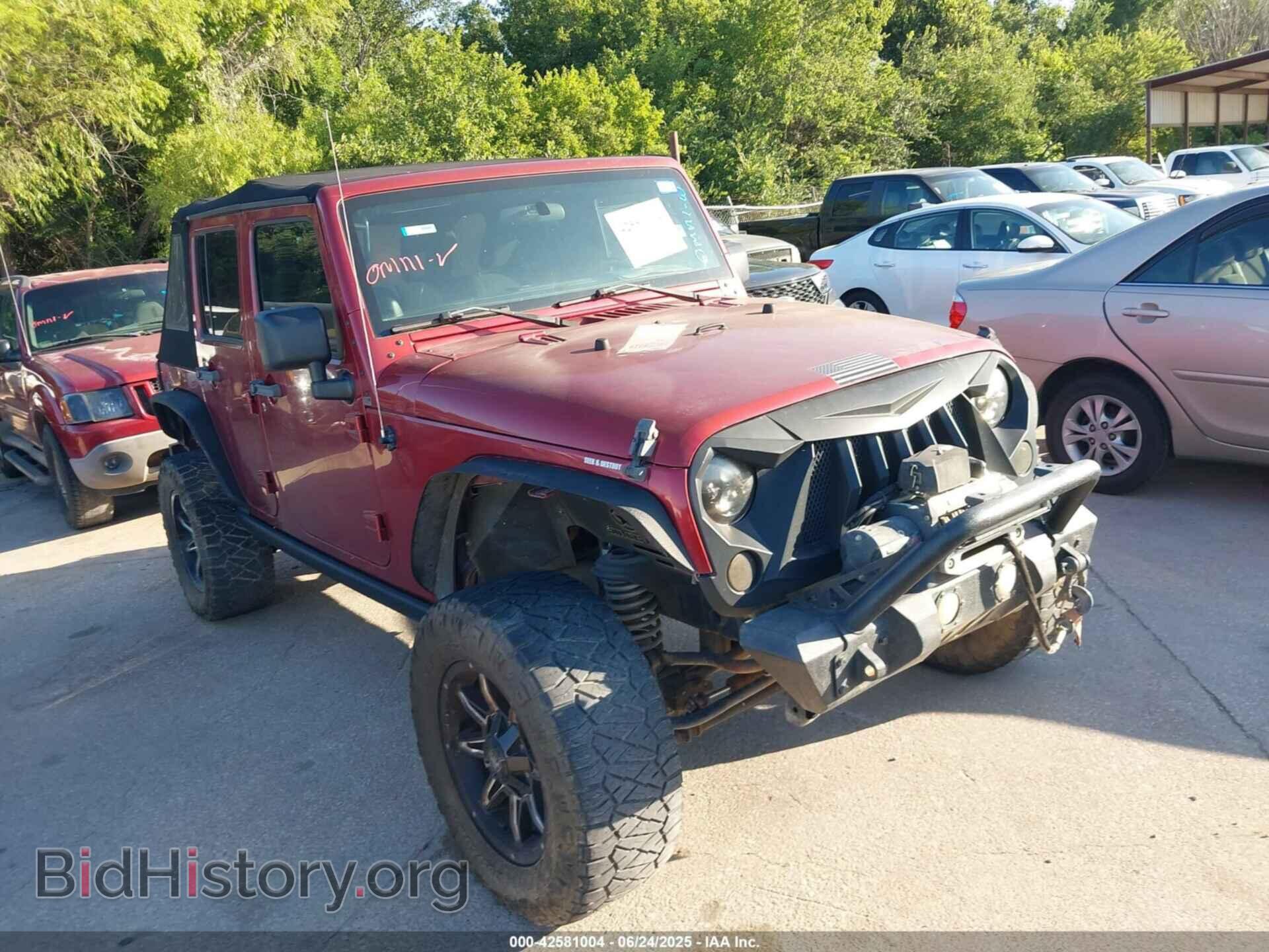 Photo 1J4BA3H11BL579936 - JEEP WRANGLER UNLIMITED 2011