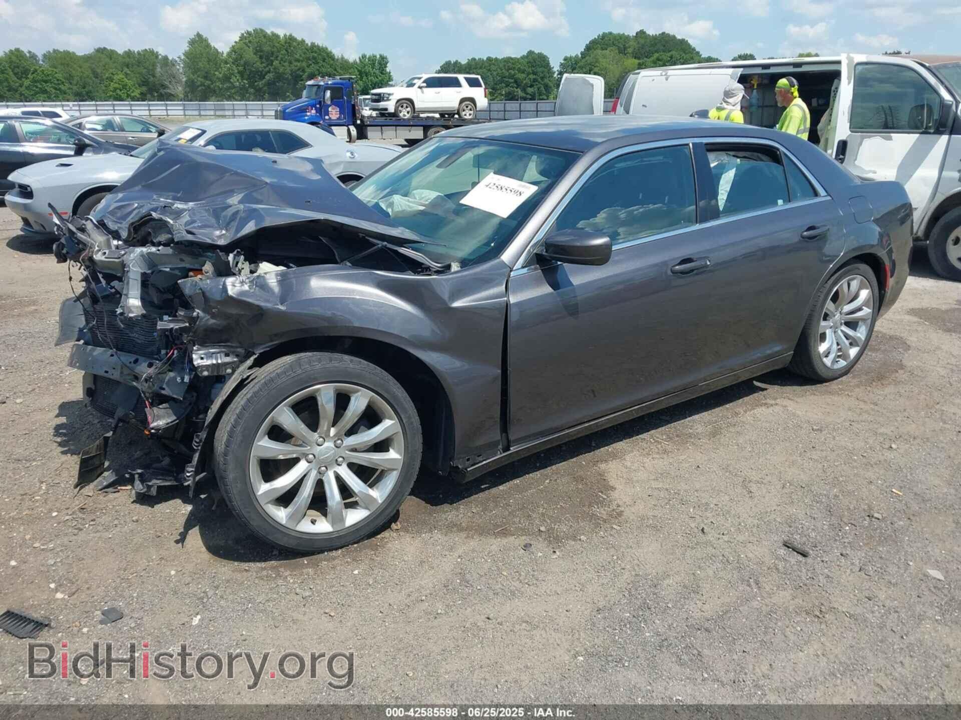 2016 CHRYSLER 300 - VIN: 2C3CCAAG7GH313837 - Фото 2