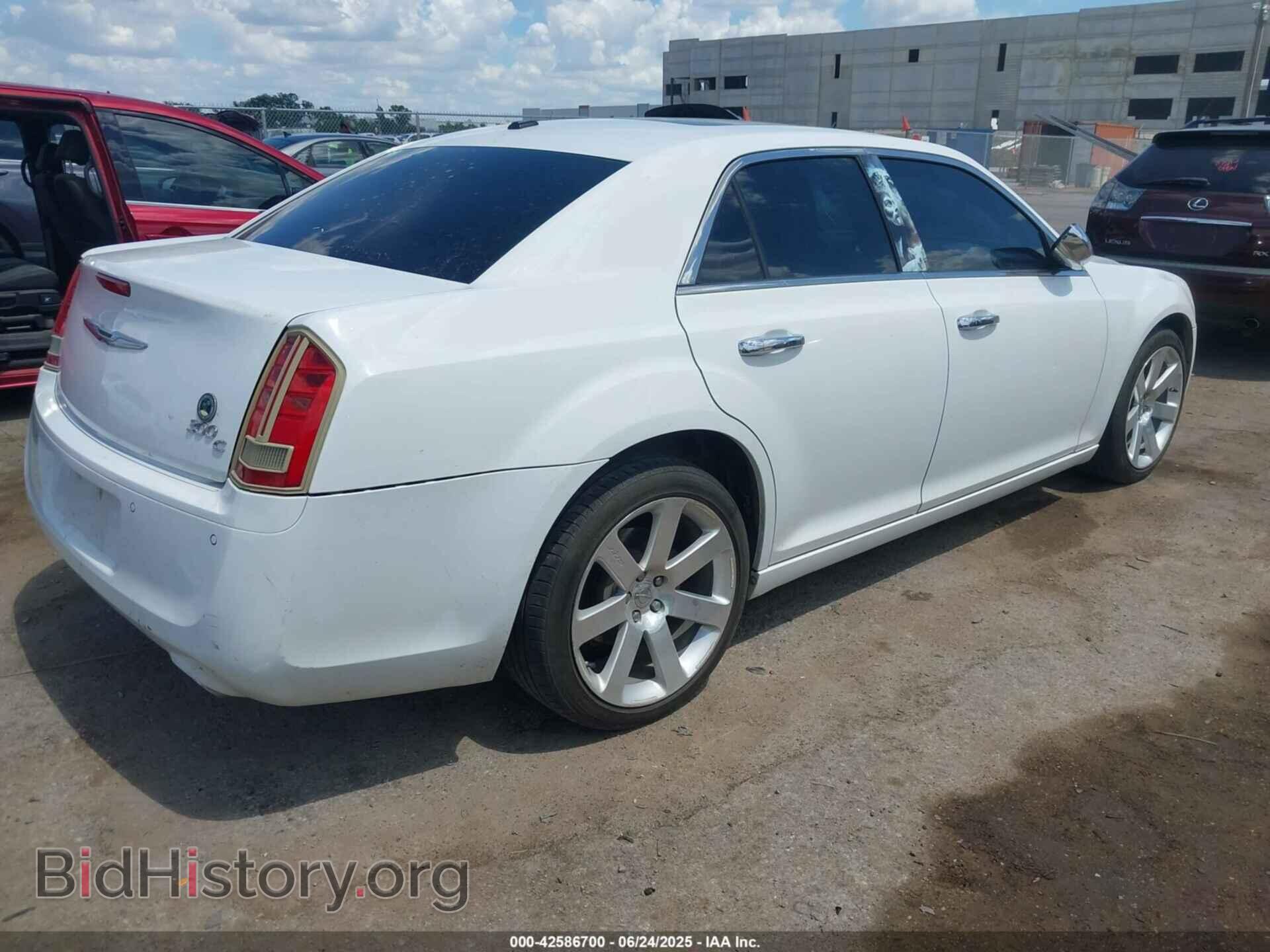 2011 CHRYSLER 300C - VIN: 2C3CA6CT8BH514863 - Фото 4
