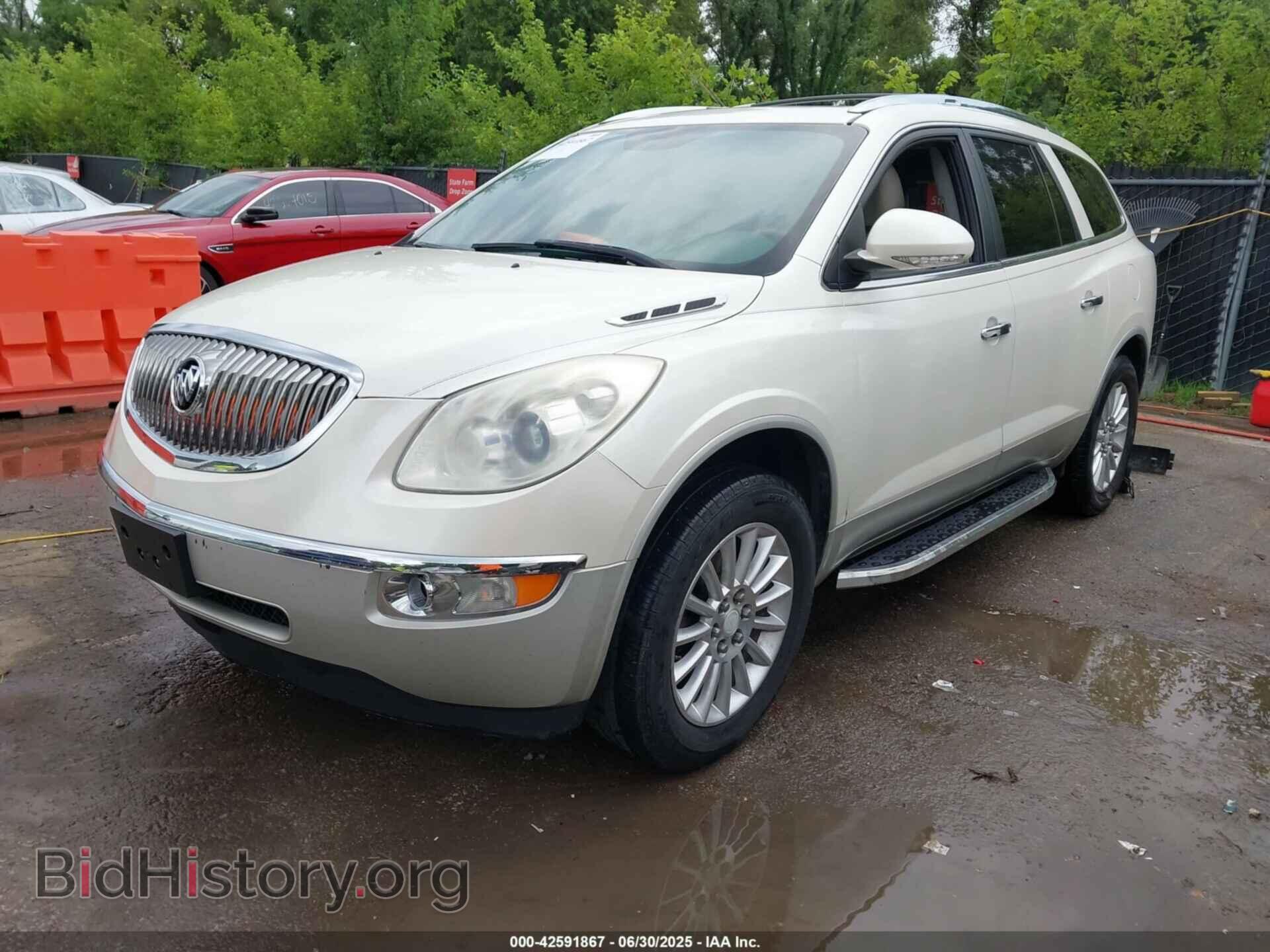 2011 BUICK ENCLAVE - VIN: 5GAKVBED0BJ364628 - Фото 2