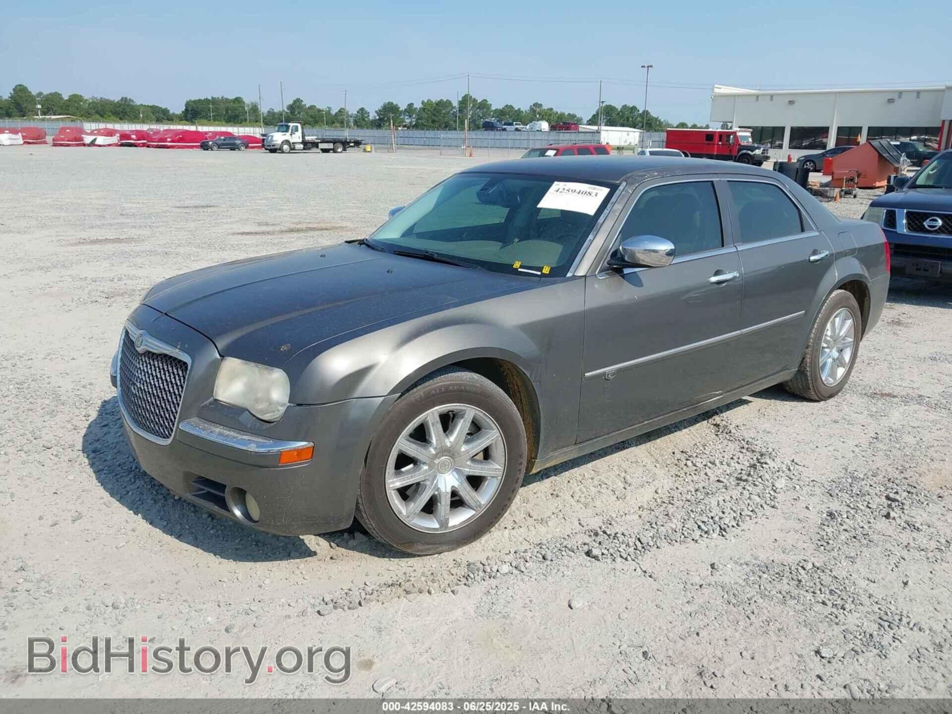 2010 CHRYSLER 300C - VIN: 2C3CA6CT0AH145074 - Фото 2