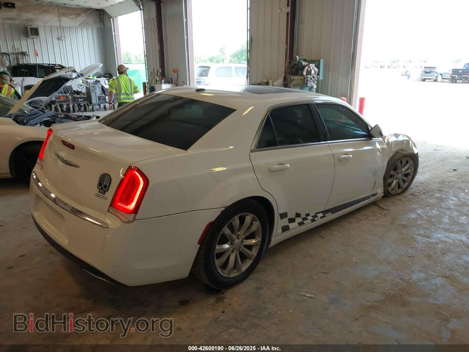2016 CHRYSLER 300 - VIN: 2C3CCARG3GH224741 - Photo 4
