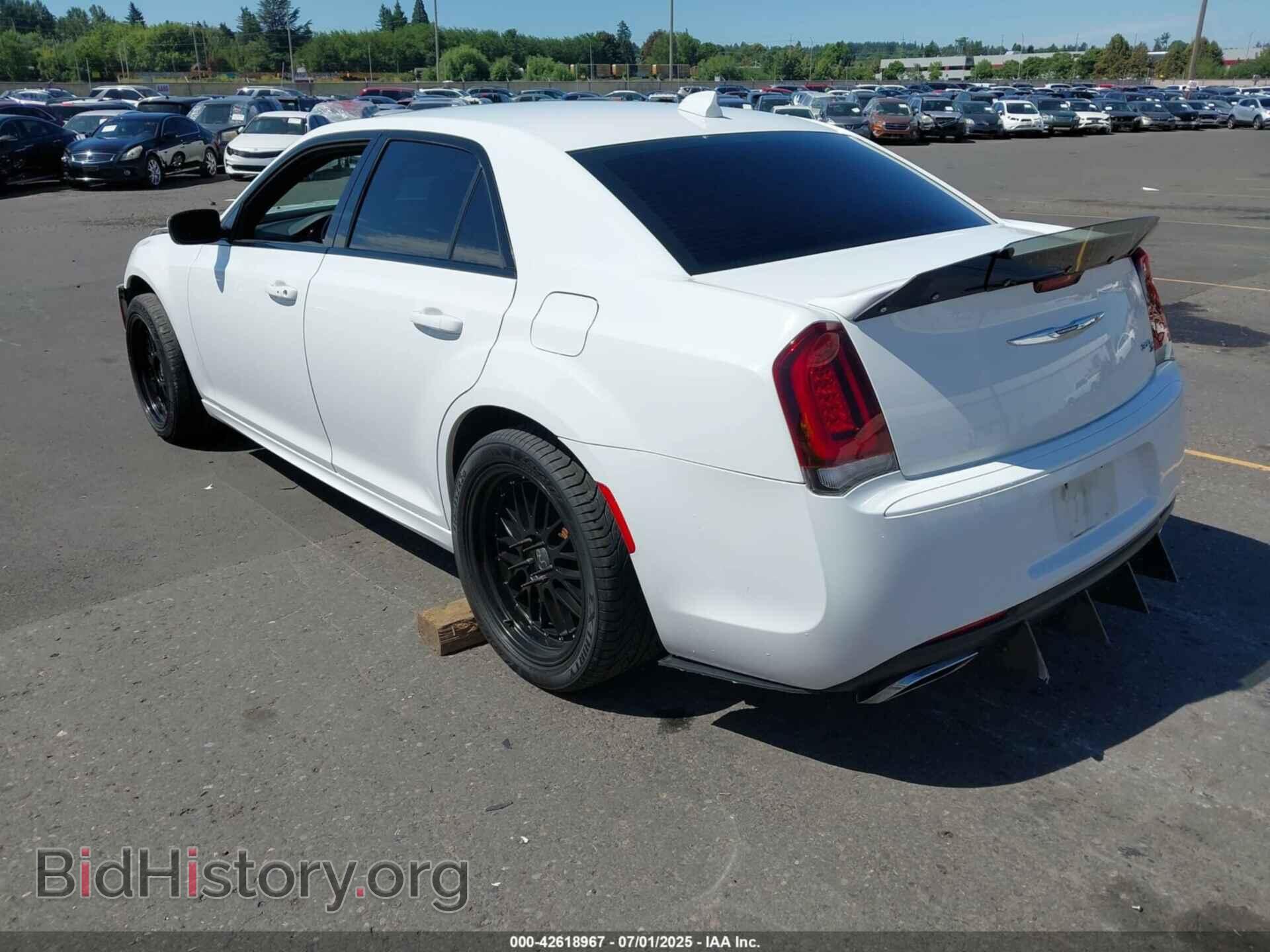 2018 CHRYSLER 300 - VIN: 2C3CCABG0JH191036 - Фото 3