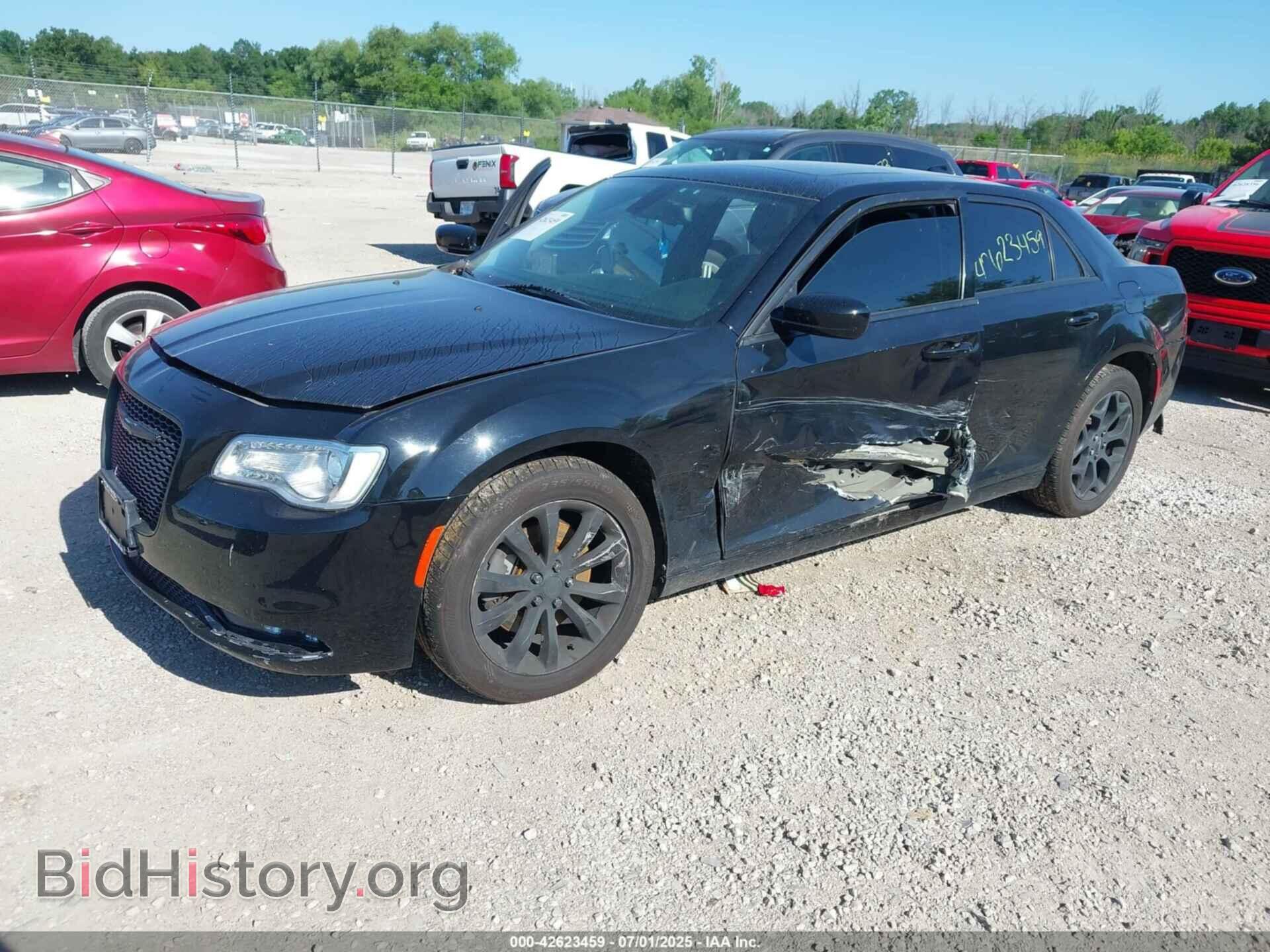 2015 CHRYSLER 300 - VIN: 2C3CCARG4FH842391 - Фото 2