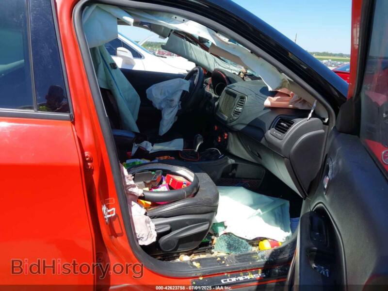 2019 Jeep COMPASS (VIN 3C4NJDDB2KT690488) — photo 5 of 11