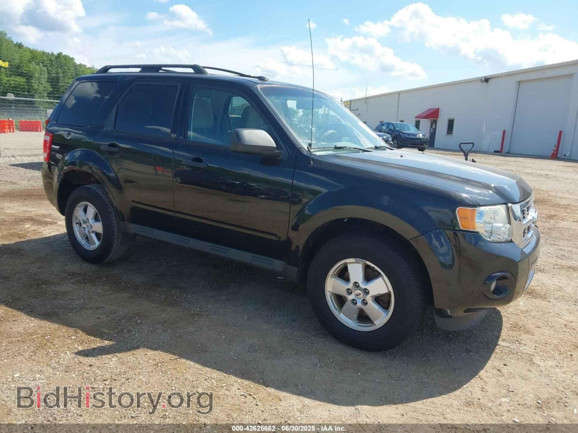 Photo 1FMCU0D76BKA66676 - FORD ESCAPE 2011