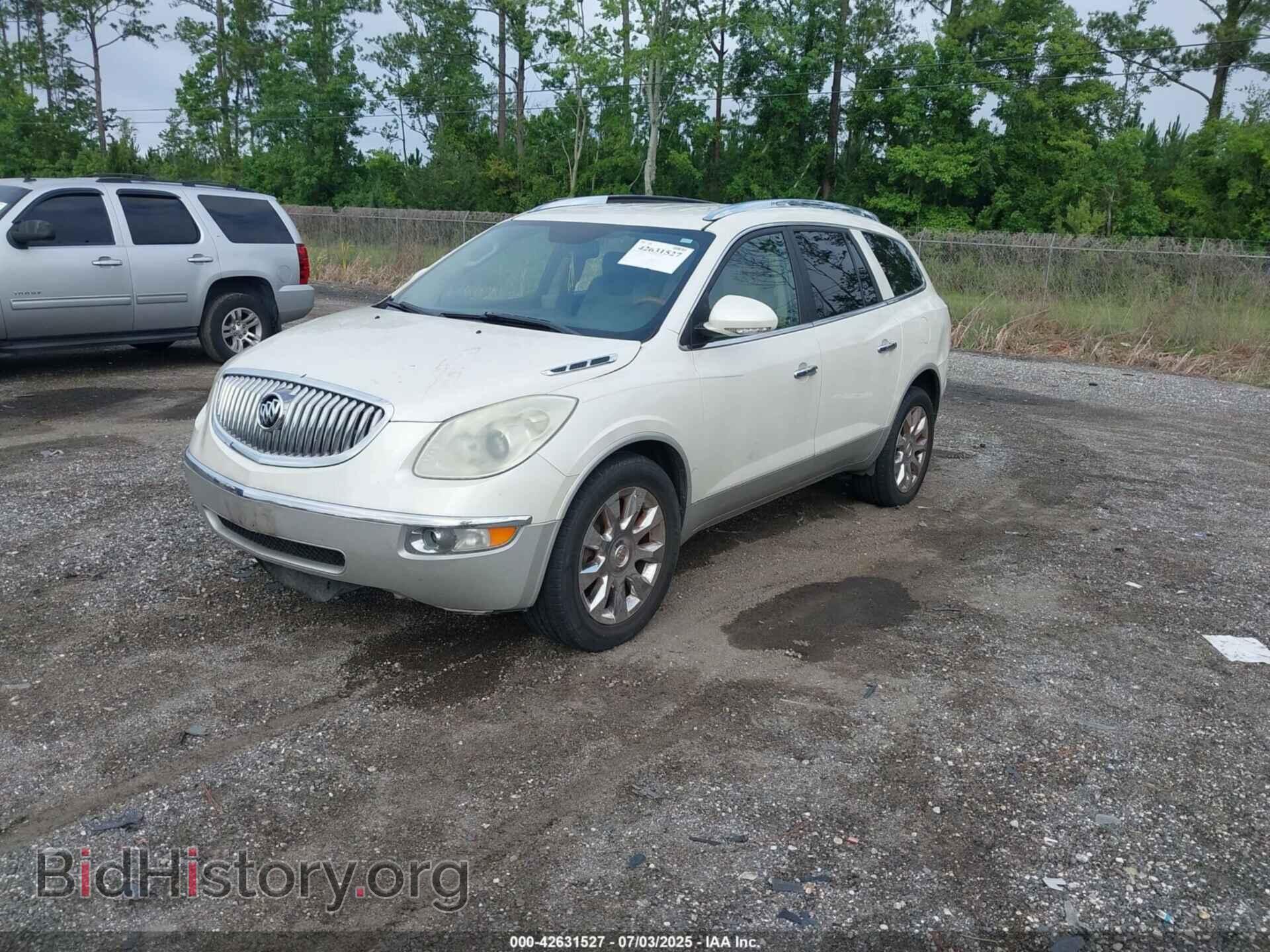 2011 BUICK ENCLAVE - VIN: 5GAKRCED0BJ335589 - Фото 2