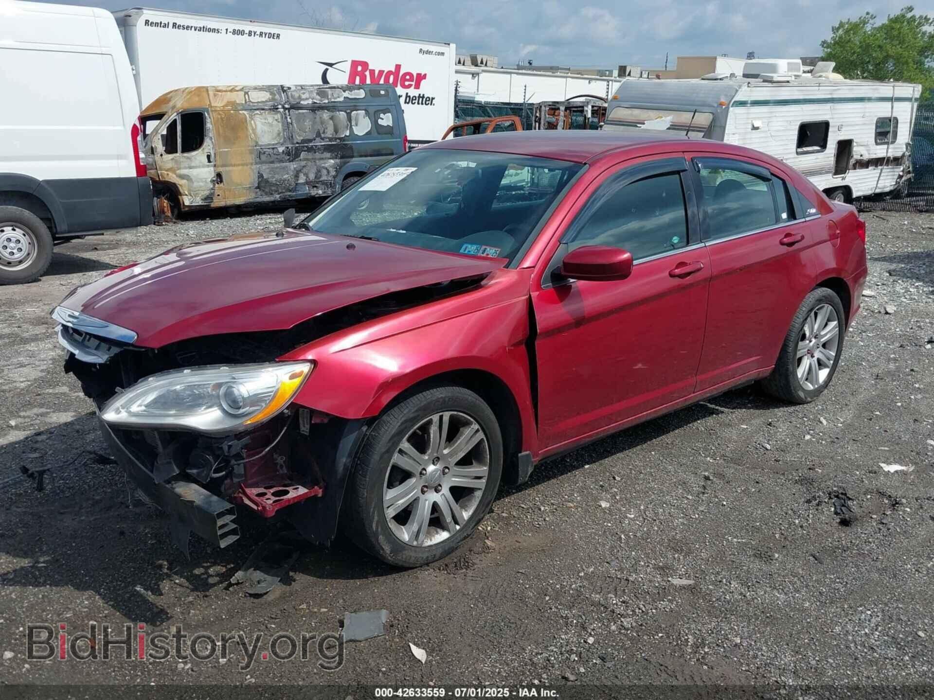2013 CHRYSLER 200 - VIN: 1C3CCBAB0DN639816 - Фото 2