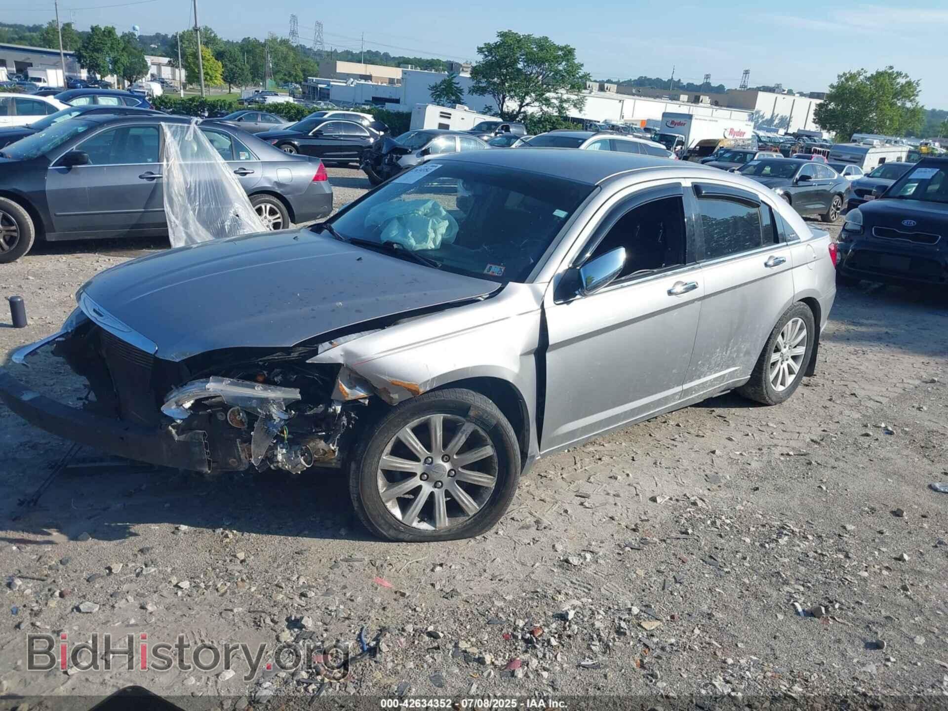 2013 CHRYSLER 200 - VIN: 1C3CCBCG3DN555711 - Фото 2
