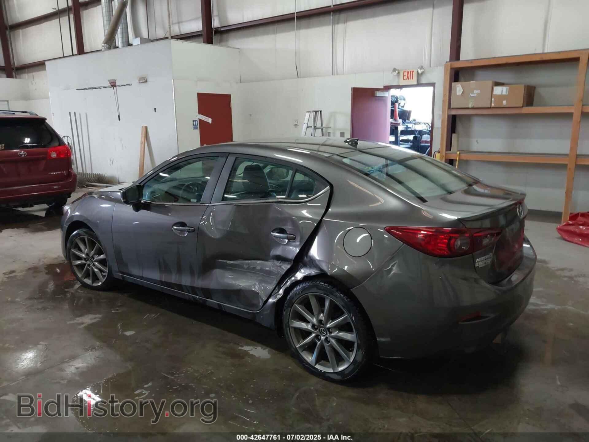 2018 MAZDA MAZDA3 - VIN: 3MZBN1V38JM215236 - Фото 3