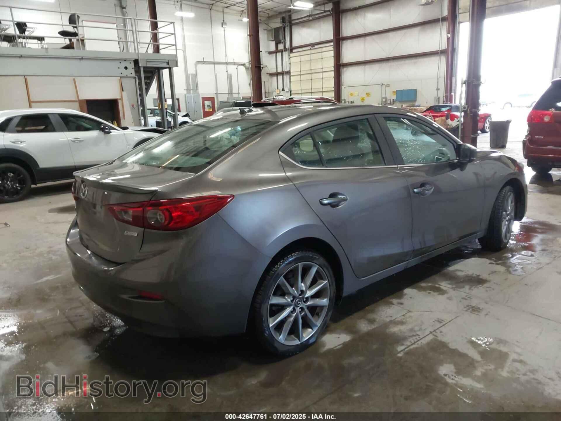 2018 MAZDA MAZDA3 - VIN: 3MZBN1V38JM215236 - Фото 4