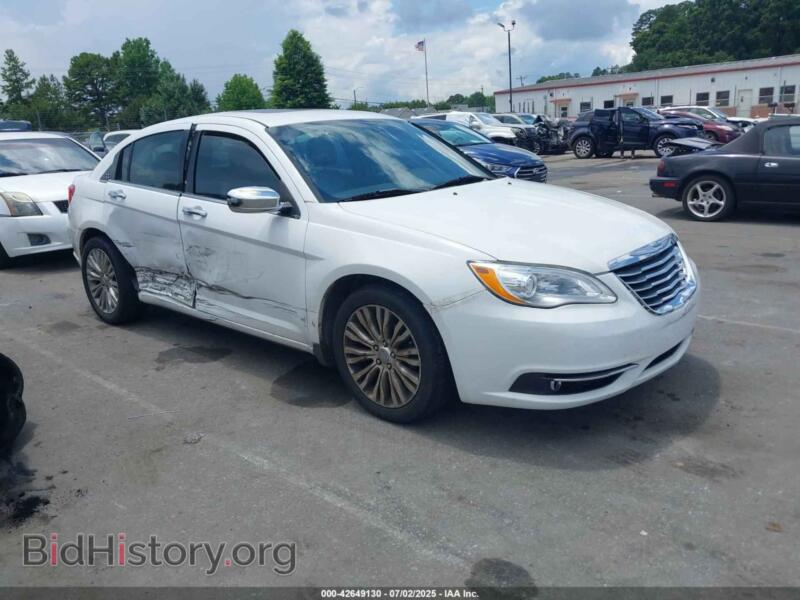 2013 Chrysler 200 Limited (VIN 1C3CCBCG6DN524064) — фото 1 из 13, IAAI, повреждение: правый бок