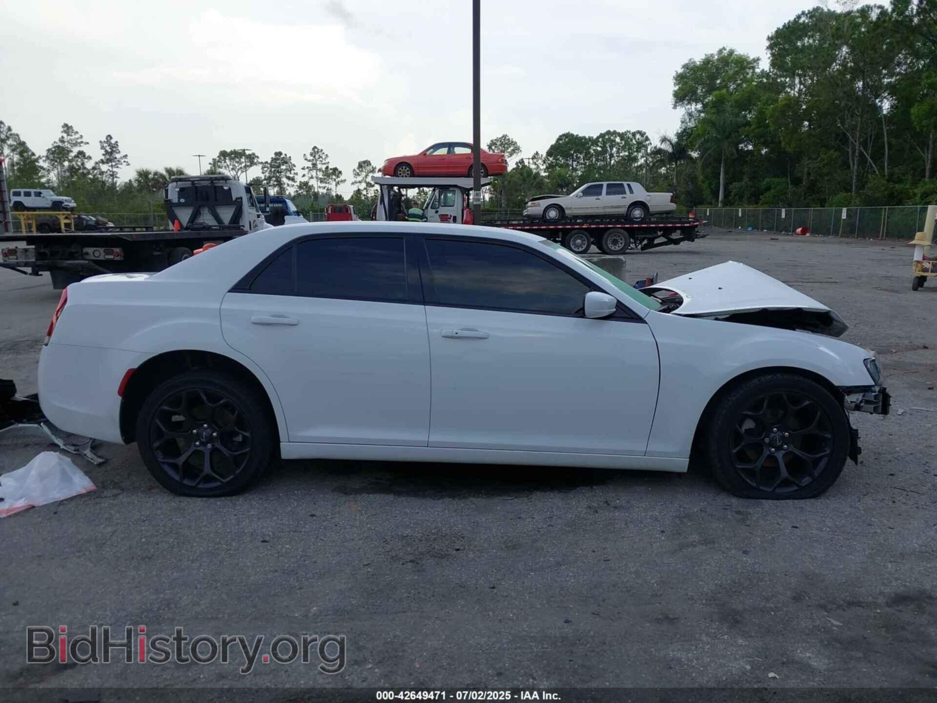 2019 CHRYSLER 300 - VIN: 2C3CCABG4KH708162 - Фото 14