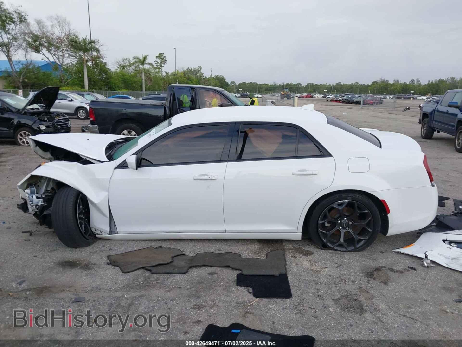 2019 CHRYSLER 300 - VIN: 2C3CCABG4KH708162 - Фото 15