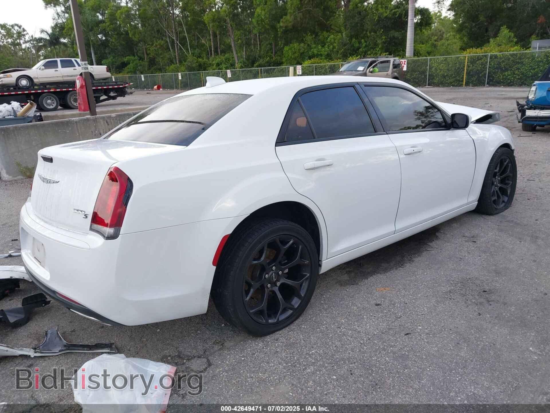 2019 CHRYSLER 300 - VIN: 2C3CCABG4KH708162 - Фото 4