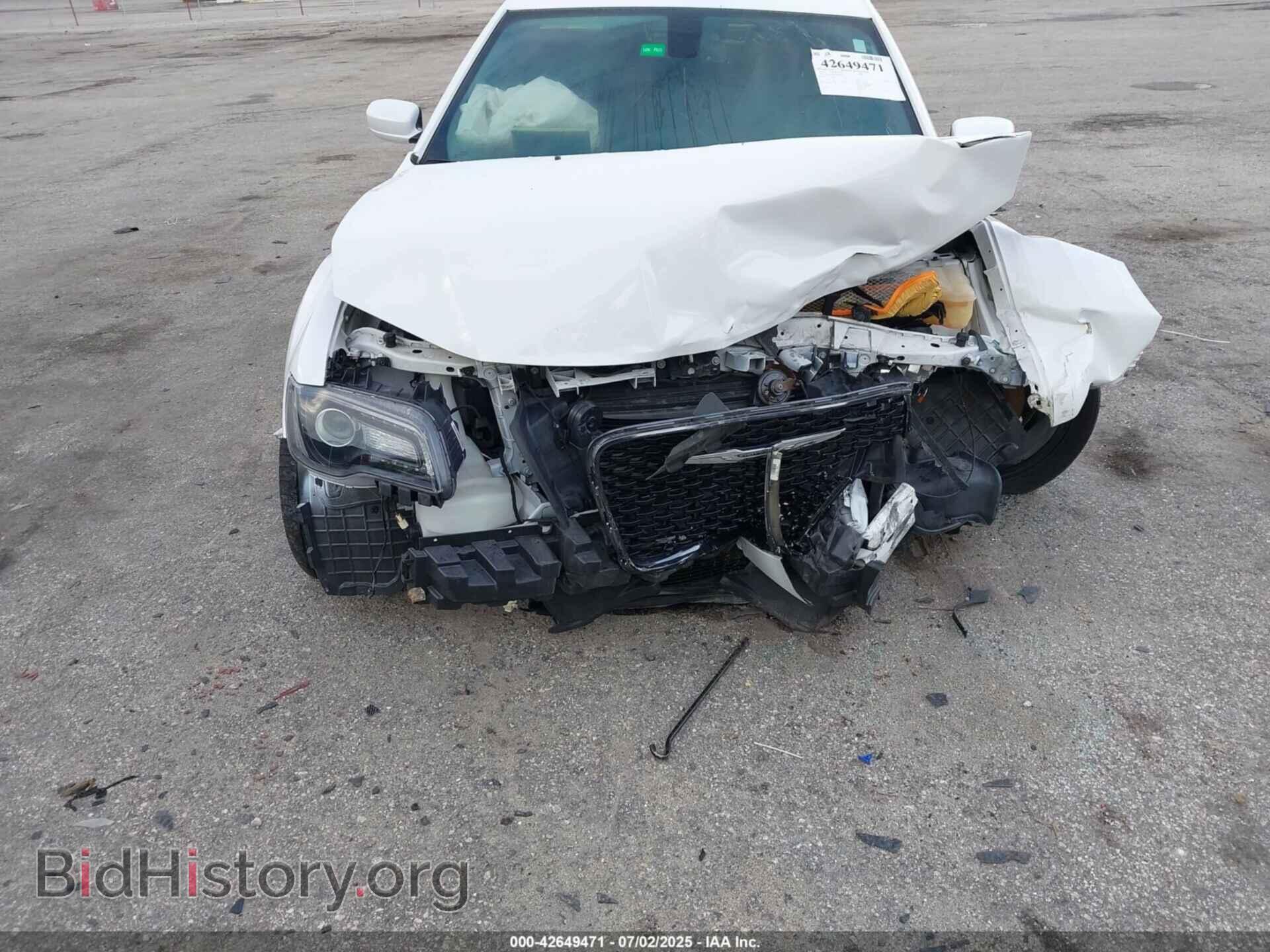 2019 CHRYSLER 300 - VIN: 2C3CCABG4KH708162 - Фото 6