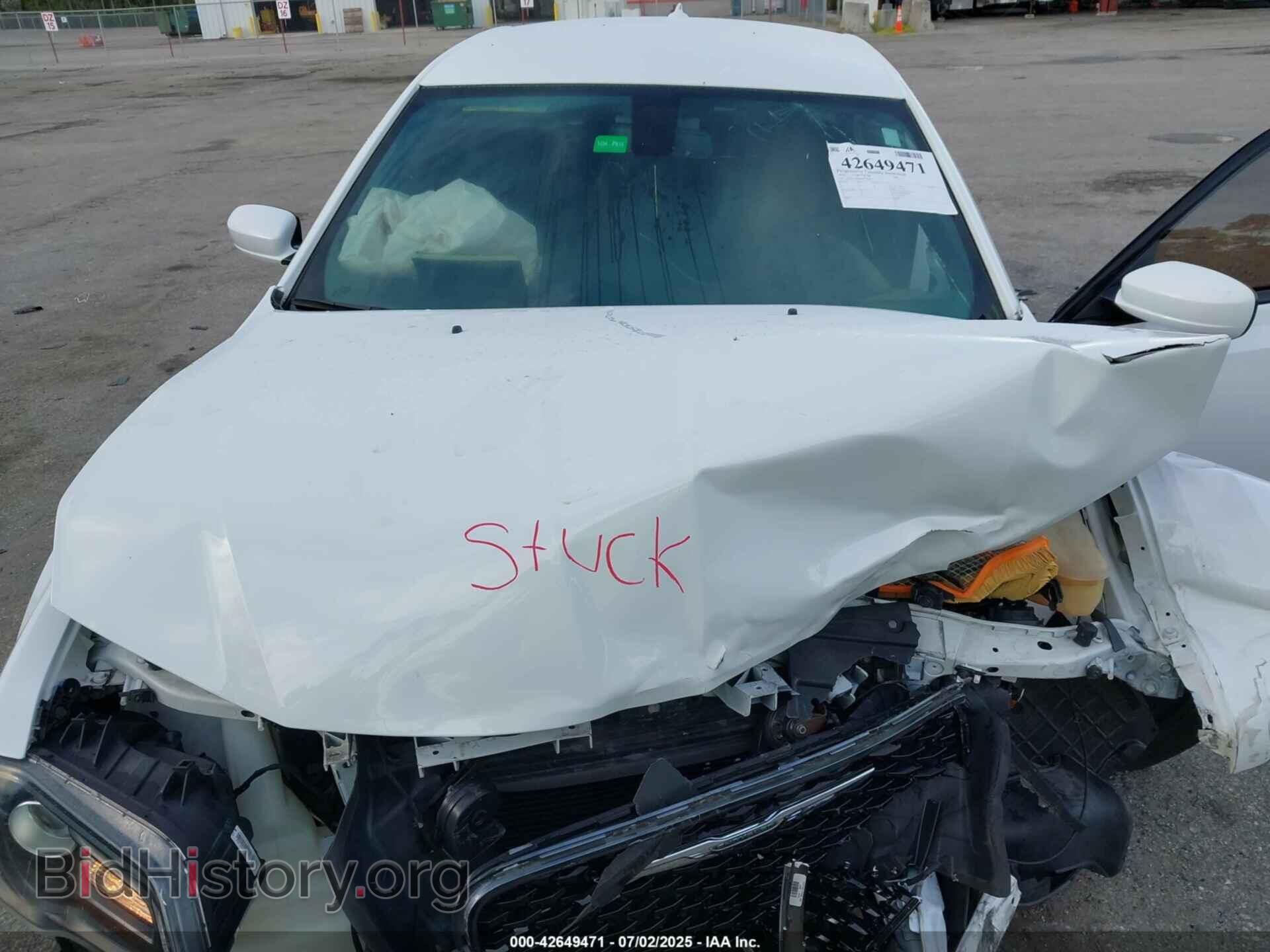 2019 CHRYSLER 300 - VIN: 2C3CCABG4KH708162 - Фото 10