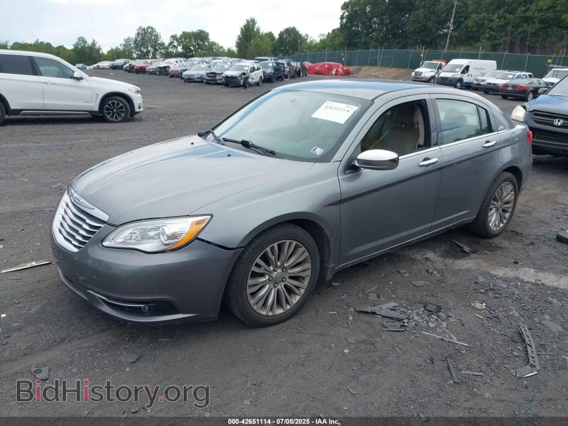 2013 CHRYSLER 200 - VIN: 1C3CCBCG2DN751817 - Фото 2