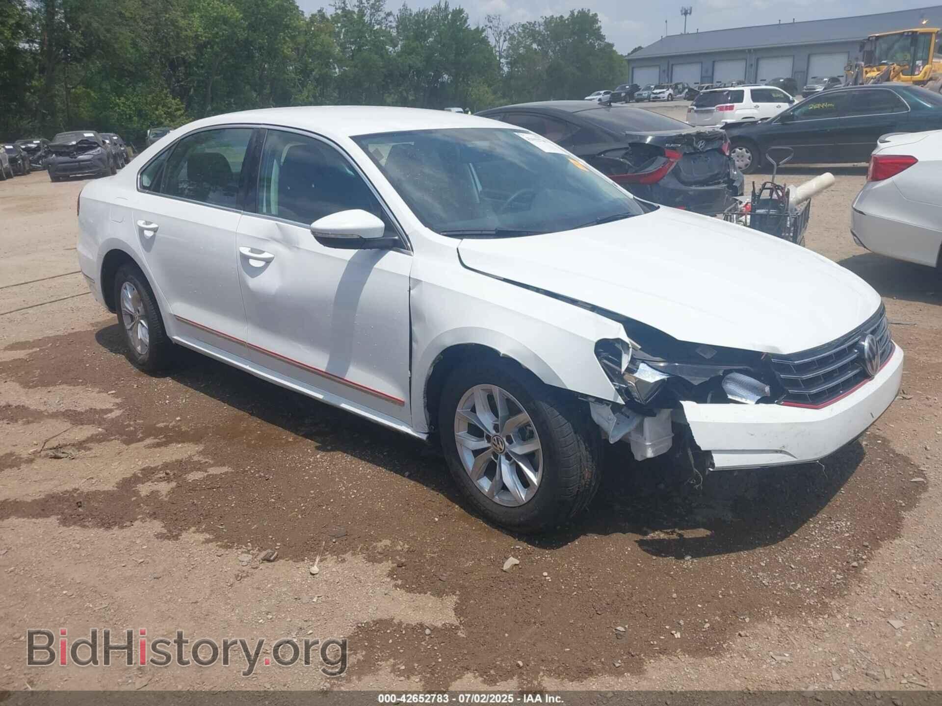 Photo 1VWAT7A39HC006898 - VOLKSWAGEN PASSAT 2017