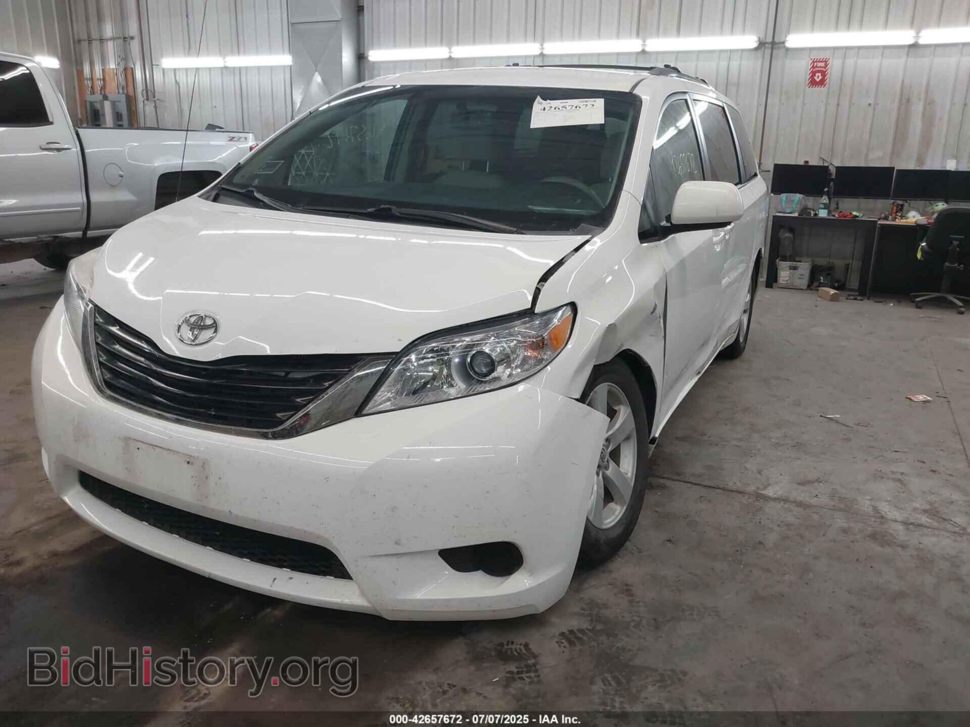 2013 TOYOTA SIENNA - VIN: 5TDKK3DC8DS296090 - Фото 2
