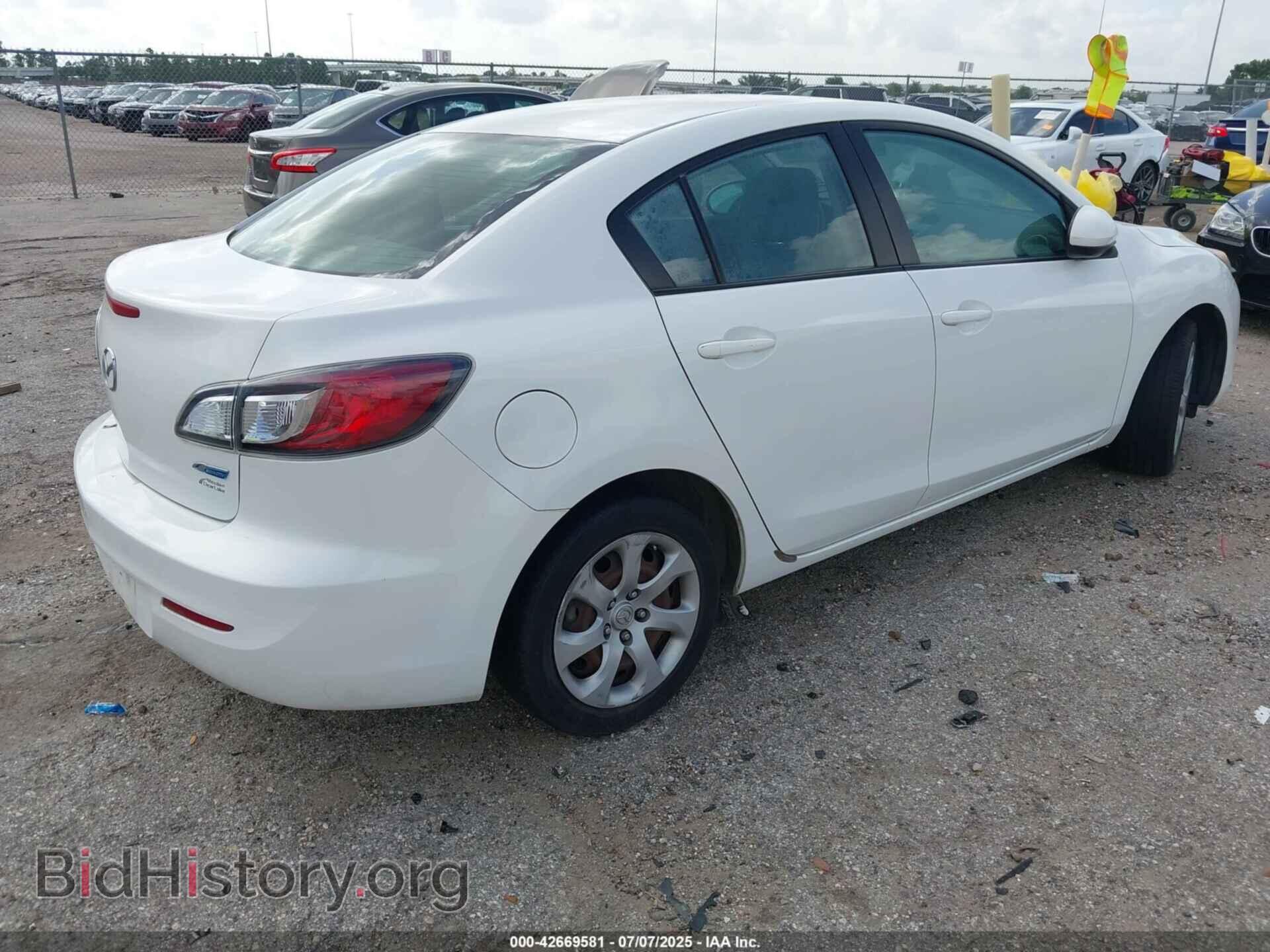 2013 MAZDA MAZDA3 - VIN: JM1BL1U75D1768232 - Фото 4