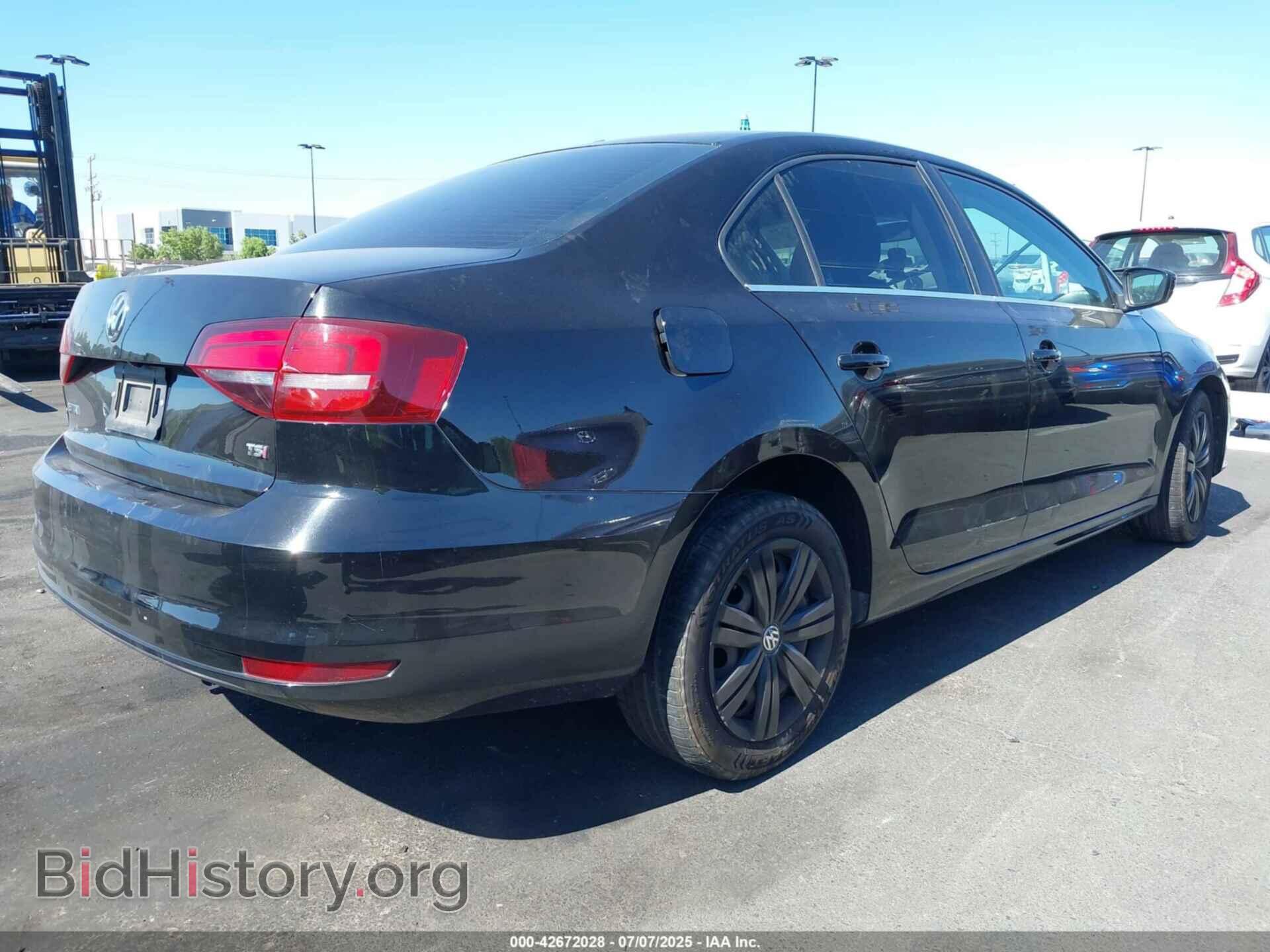 2017 VOLKSWAGEN JETTA - VIN: 3VW2B7AJ2HM399437 - Photo 4