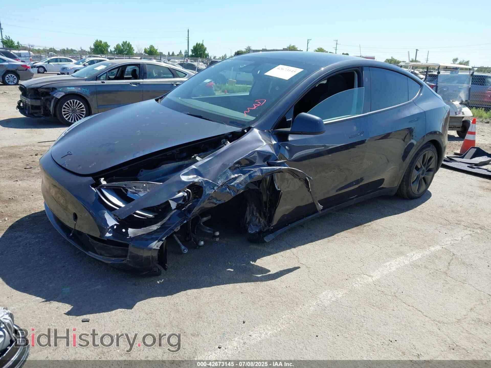 2024 TESLA MODEL Y - VIN: 7SAYGAEE2RF124068 - Фото 2