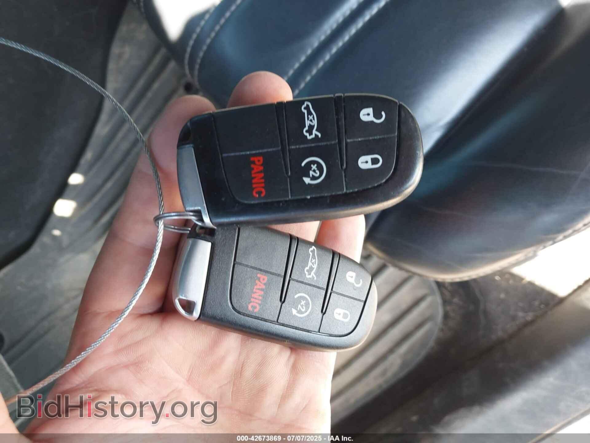 2017 CHRYSLER 300 - VIN: 2C3CCAGG0HH522166 - Фото 11
