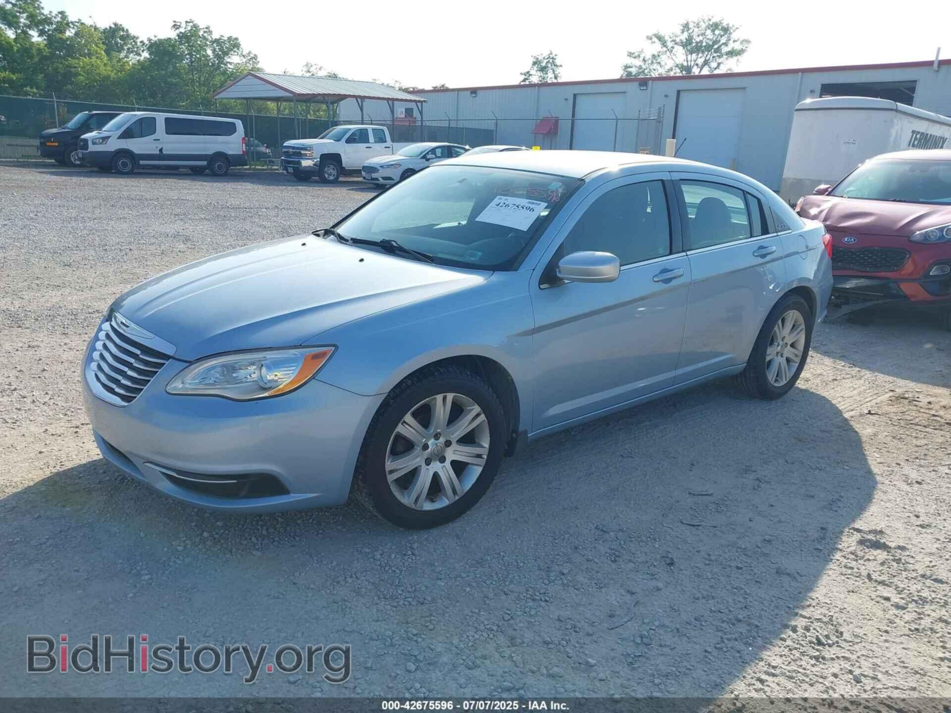 2013 CHRYSLER 200 - VIN: 1C3CCBBB0DN705795 - Фото 2