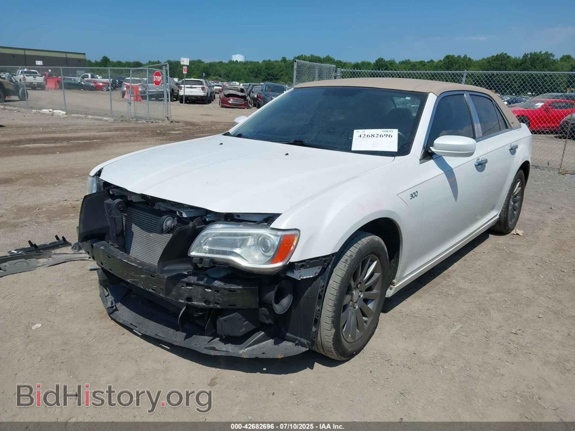 2012 CHRYSLER 300 - VIN: 2C3CCAAG6CH105264 - Photo 2