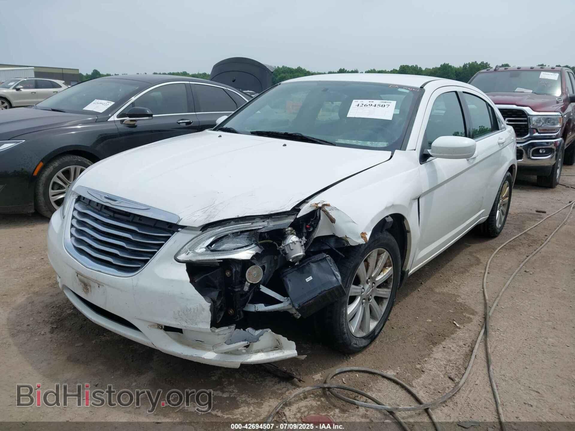 2013 CHRYSLER 200 - VIN: 1C3CCBBB8DN601605 - Фото 2