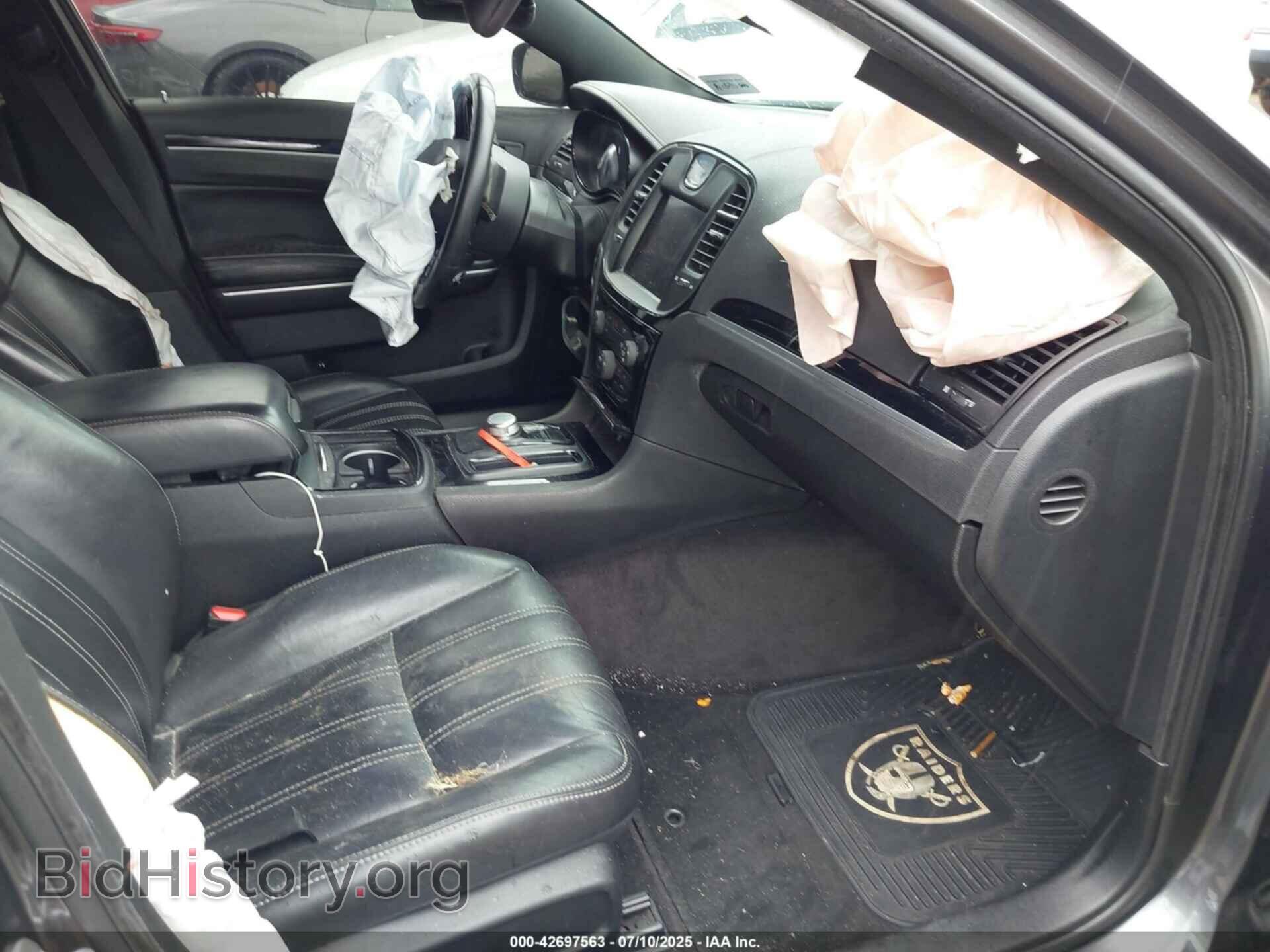 2019 CHRYSLER 300 - VIN: 2C3CCABG2KH515735 - Фото 5
